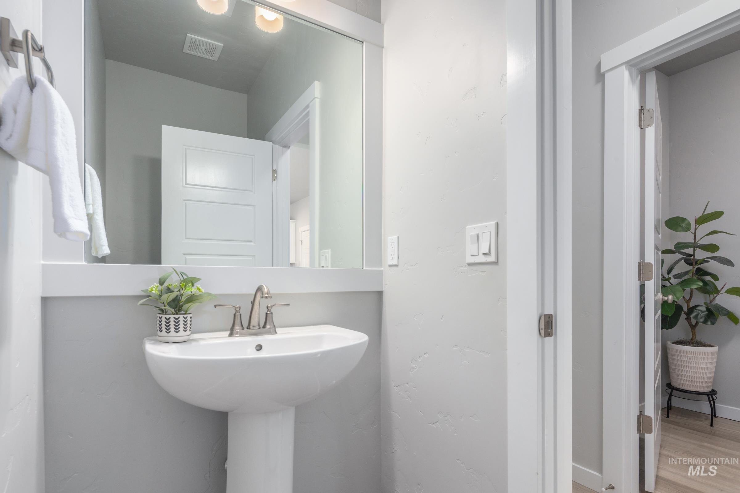 1127 N World Cup Ln, Eagle, Idaho 83616-6189, 3 Bedrooms, 2.5 Bathrooms, Residential For Sale, Price $415,000, 98973890