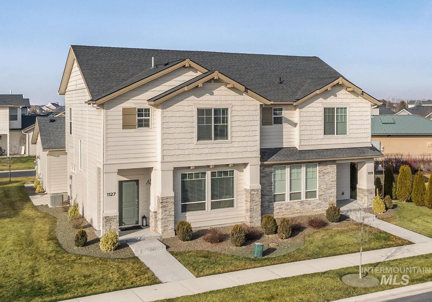 1127 N World Cup Ln, Eagle, Idaho 83616-6189, 3 Bedrooms, 2.5 Bathrooms, Residential For Sale, Price $400,000,MLS 98973890