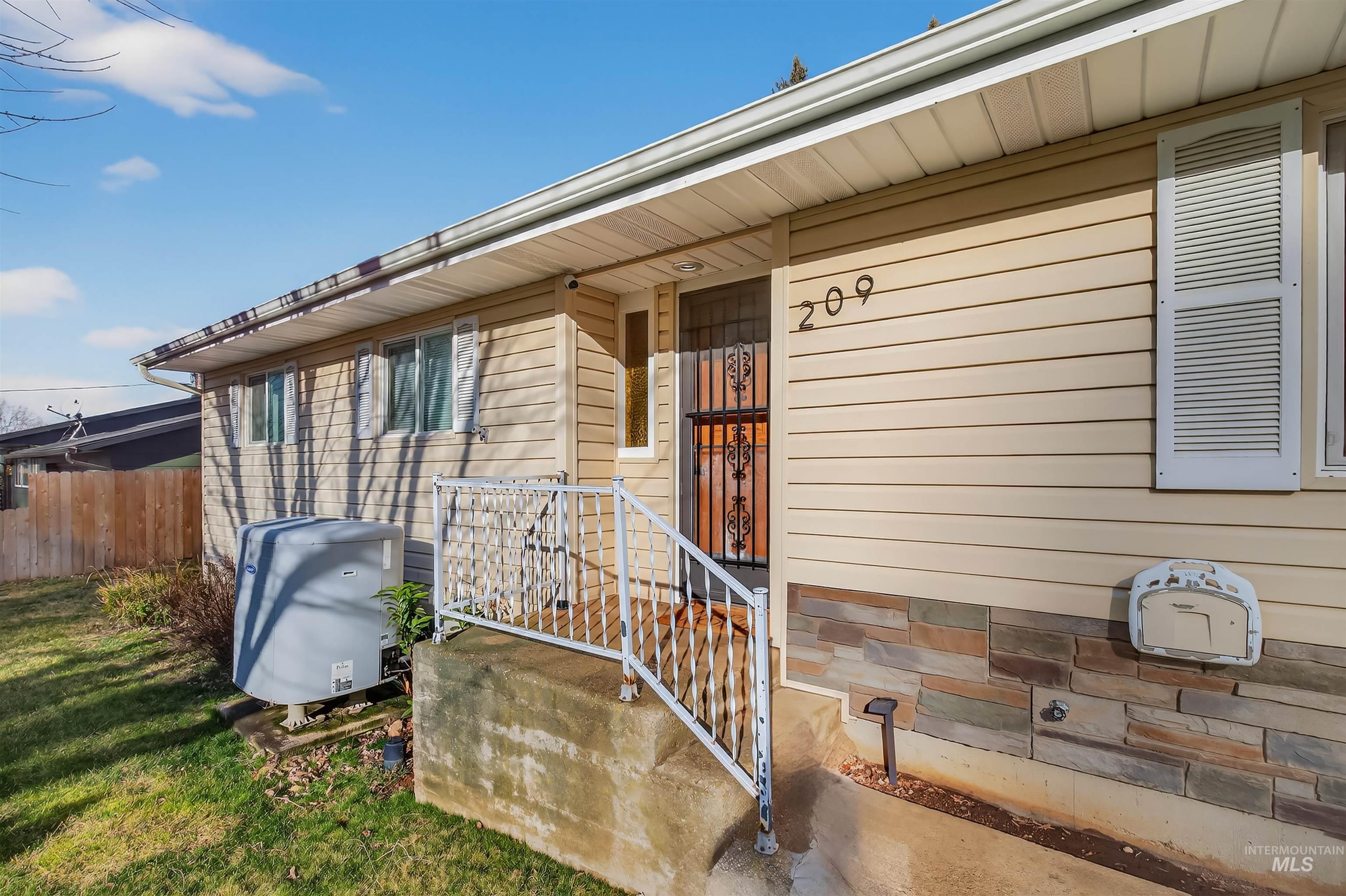 209 Walnut Dr, Potlatch, Idaho 83855, 3 Bedrooms, 3 Bathrooms, Residential For Sale, Price $395,000,MLS 98973901