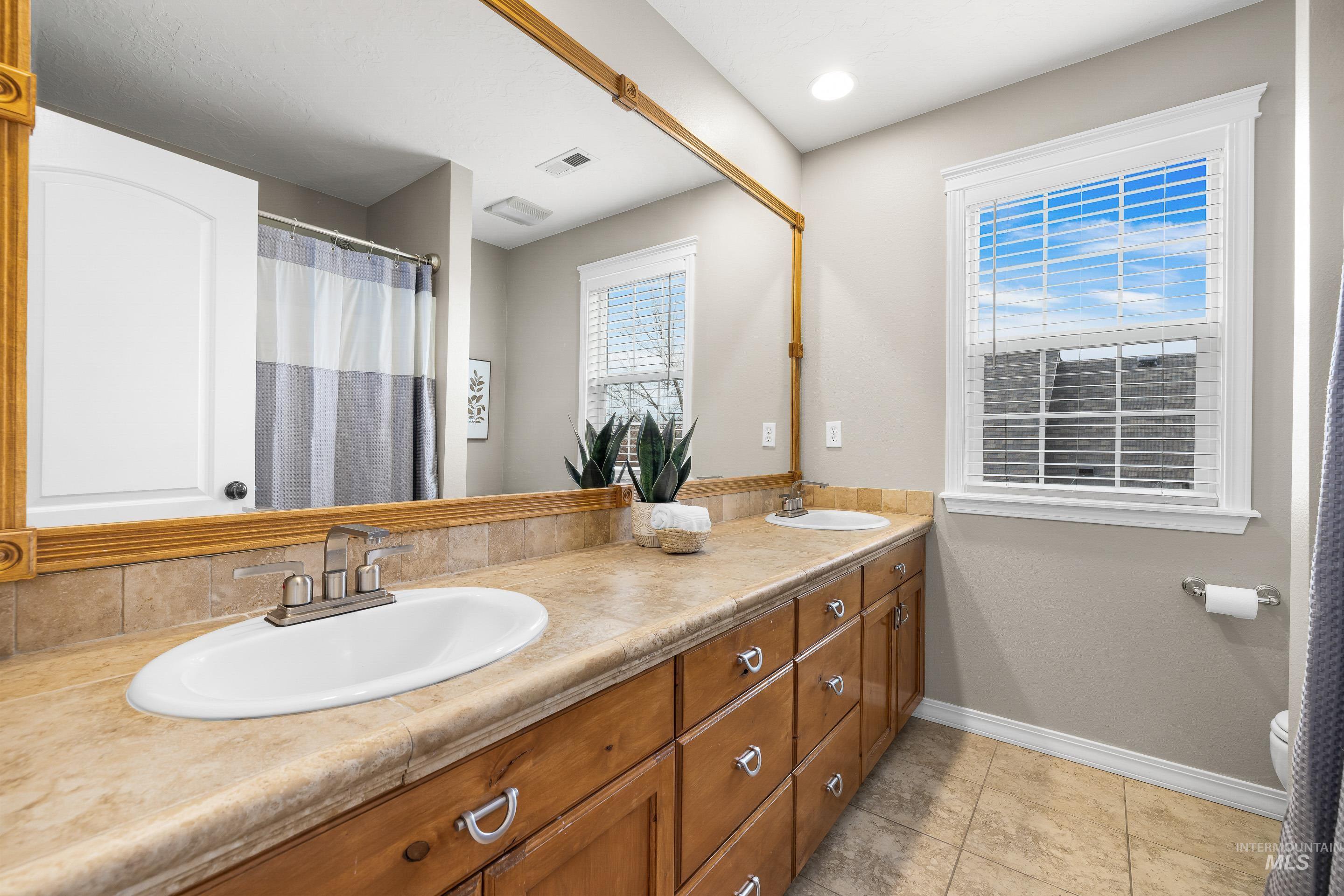 5377 W Parsons Drive, Boise, Idaho 83714, 4 Bedrooms, 2.5 Bathrooms, Residential For Sale, Price $799,900,MLS 98973906