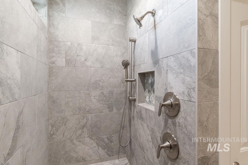 1396 Haizlee way, Twin Falls, Idaho 83301, 3 Bedrooms, 2 Bathrooms, Residential For Sale, Price $445,000,MLS 98973907