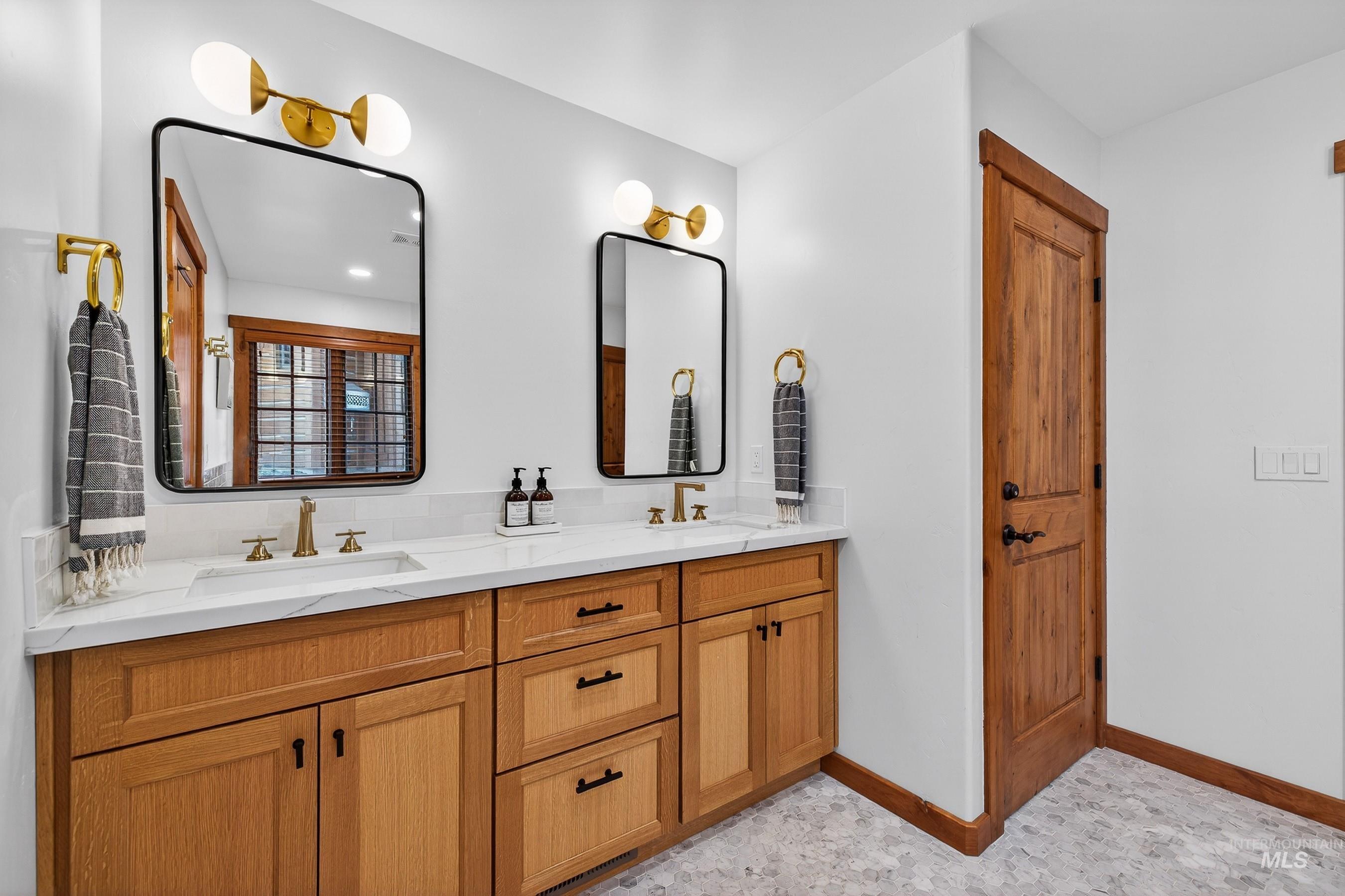 21 Rock Creek Court, Donnelly, Idaho 83615, 2 Bedrooms, 2.5 Bathrooms, Residential For Sale, Price $1,399,500,MLS 98973914