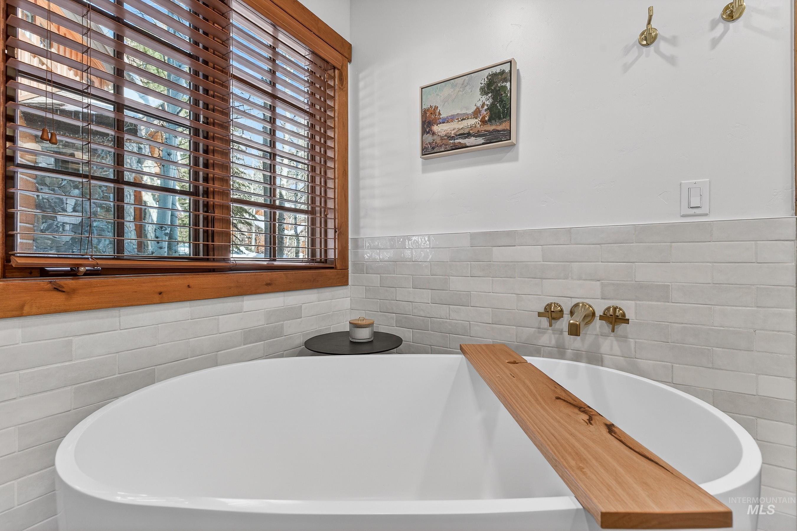 21 Rock Creek Court, Donnelly, Idaho 83615, 2 Bedrooms, 2.5 Bathrooms, Residential For Sale, Price $1,399,500,MLS 98973914