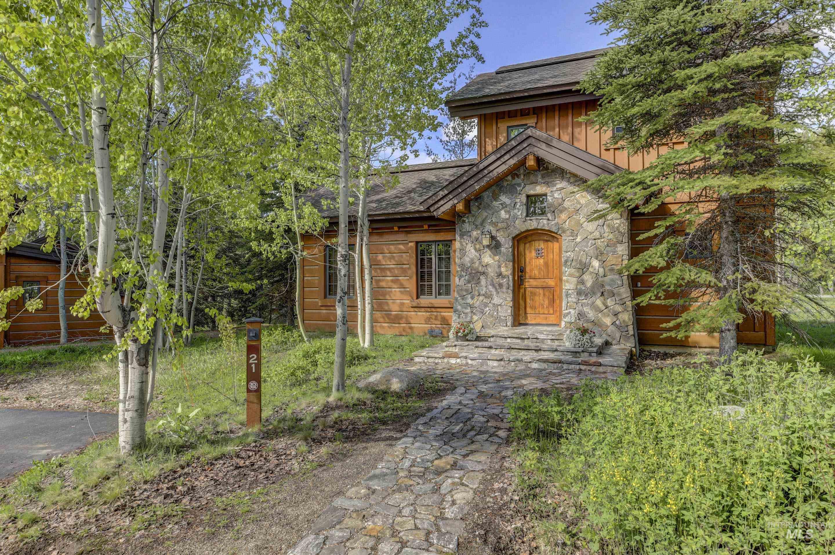 21 Rock Creek Court, Donnelly, Idaho 83615, 2 Bedrooms, 2.5 Bathrooms, Residential For Sale, Price $1,399,500,MLS 98973914