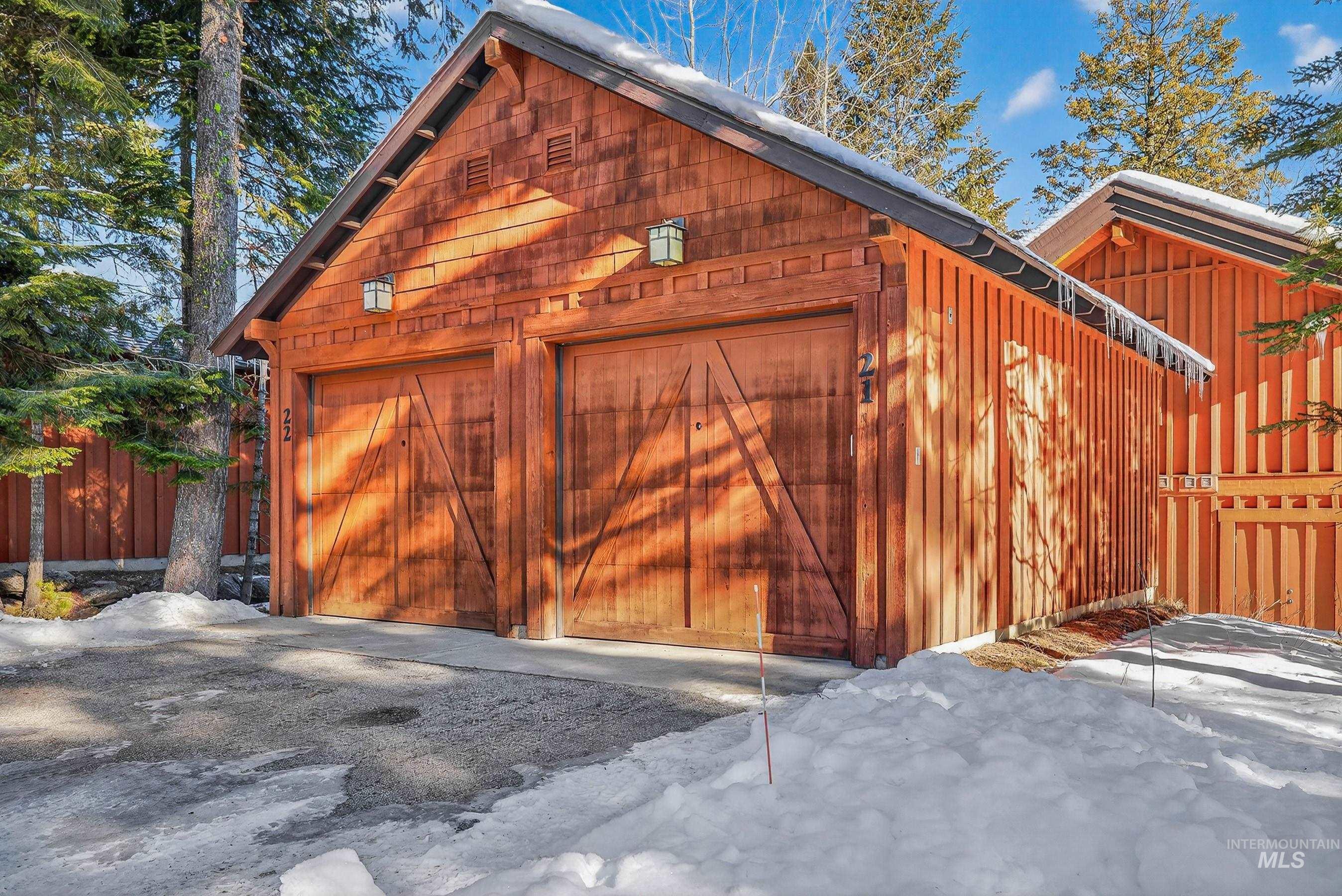 21 Rock Creek Court, Donnelly, Idaho 83615, 2 Bedrooms, 2.5 Bathrooms, Residential For Sale, Price $1,399,500,MLS 98973914