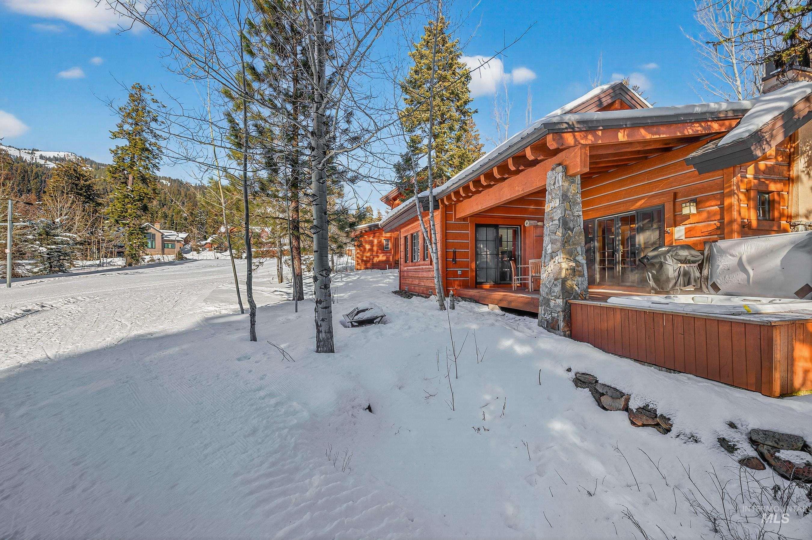 21 Rock Creek Court, Donnelly, Idaho 83615, 2 Bedrooms, 2.5 Bathrooms, Residential For Sale, Price $1,399,500,MLS 98973914