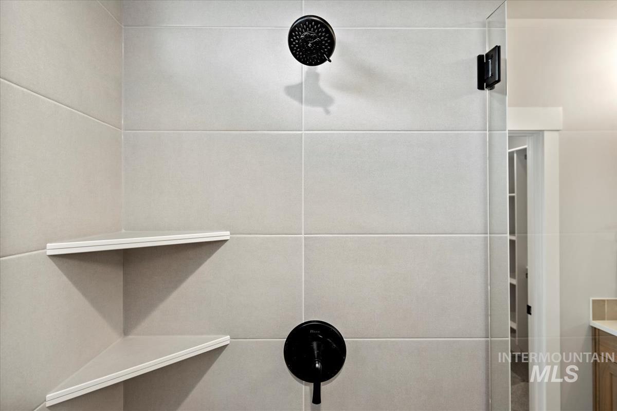 6427 N Barholm Ln, Eagle, Idaho 83616, 4 Bedrooms, 3 Bathrooms, Residential For Sale, Price $649,880, 98973915