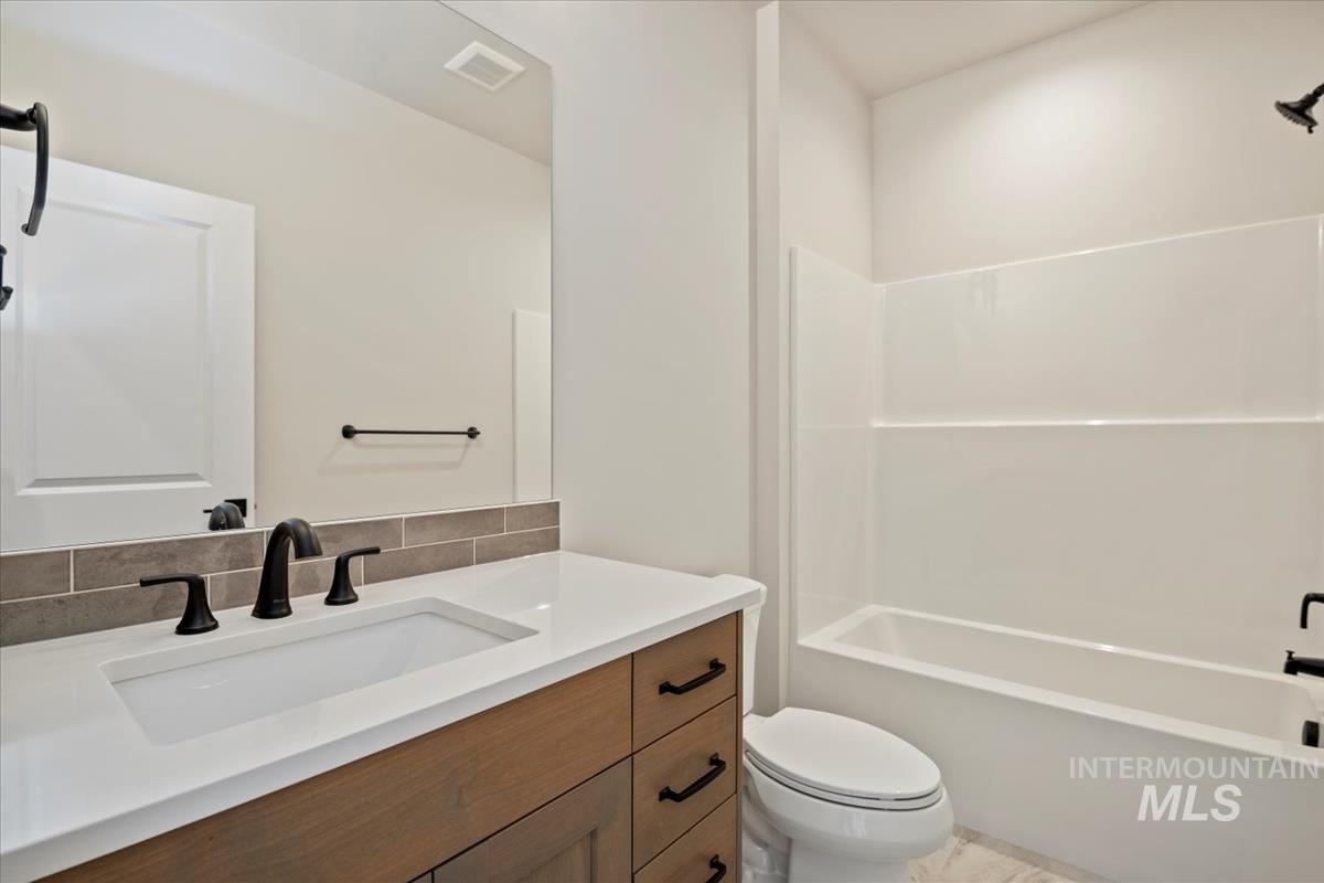 6427 N Barholm Ln, Eagle, Idaho 83616, 4 Bedrooms, 3 Bathrooms, Residential For Sale, Price $649,880, 98973915