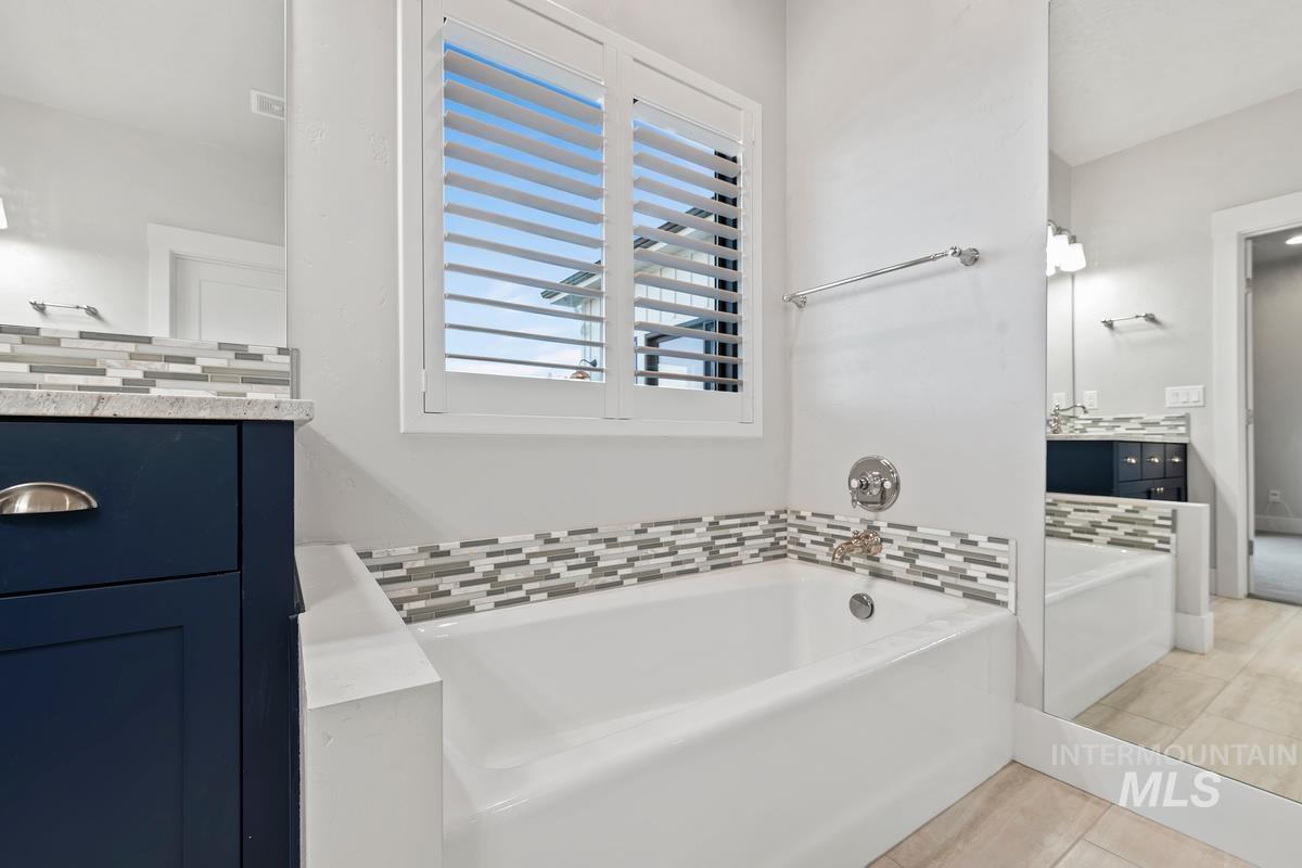 994 Walker Trail, Emmett, Idaho 83617, 5 Bedrooms, 4 Bathrooms, Residential For Sale, Price $1,995,000,MLS 98973920