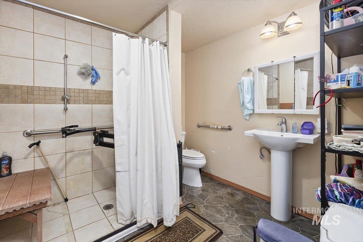 125 Sunset Circle, Buhl, Idaho 83216, 3 Bedrooms, 1.5 Bathrooms, Residential For Sale, Price $160,000,MLS 98973923