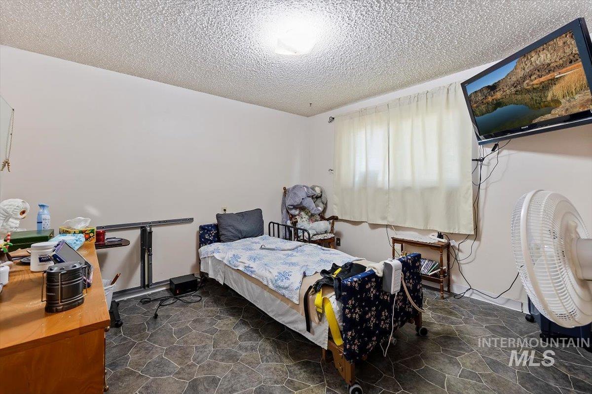 125 Sunset Circle, Buhl, Idaho 83216, 3 Bedrooms, 1.5 Bathrooms, Residential For Sale, Price $160,000,MLS 98973923