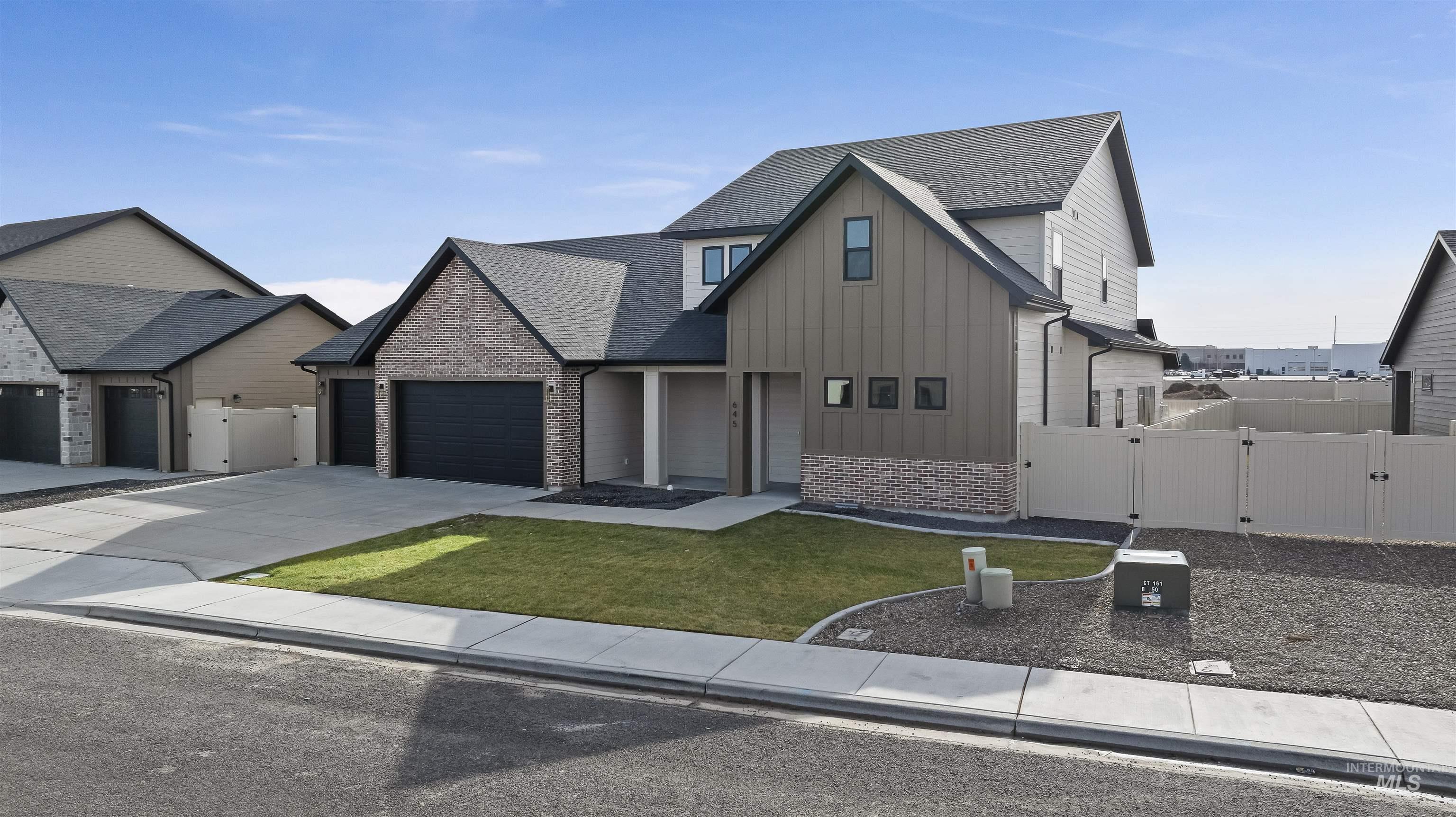 645 Canyon Crest Drive W, Twin Falls, Idaho 83301, 5 Bedrooms, 3.5 Bathrooms, Residential For Sale, Price $735,000,MLS 98973924