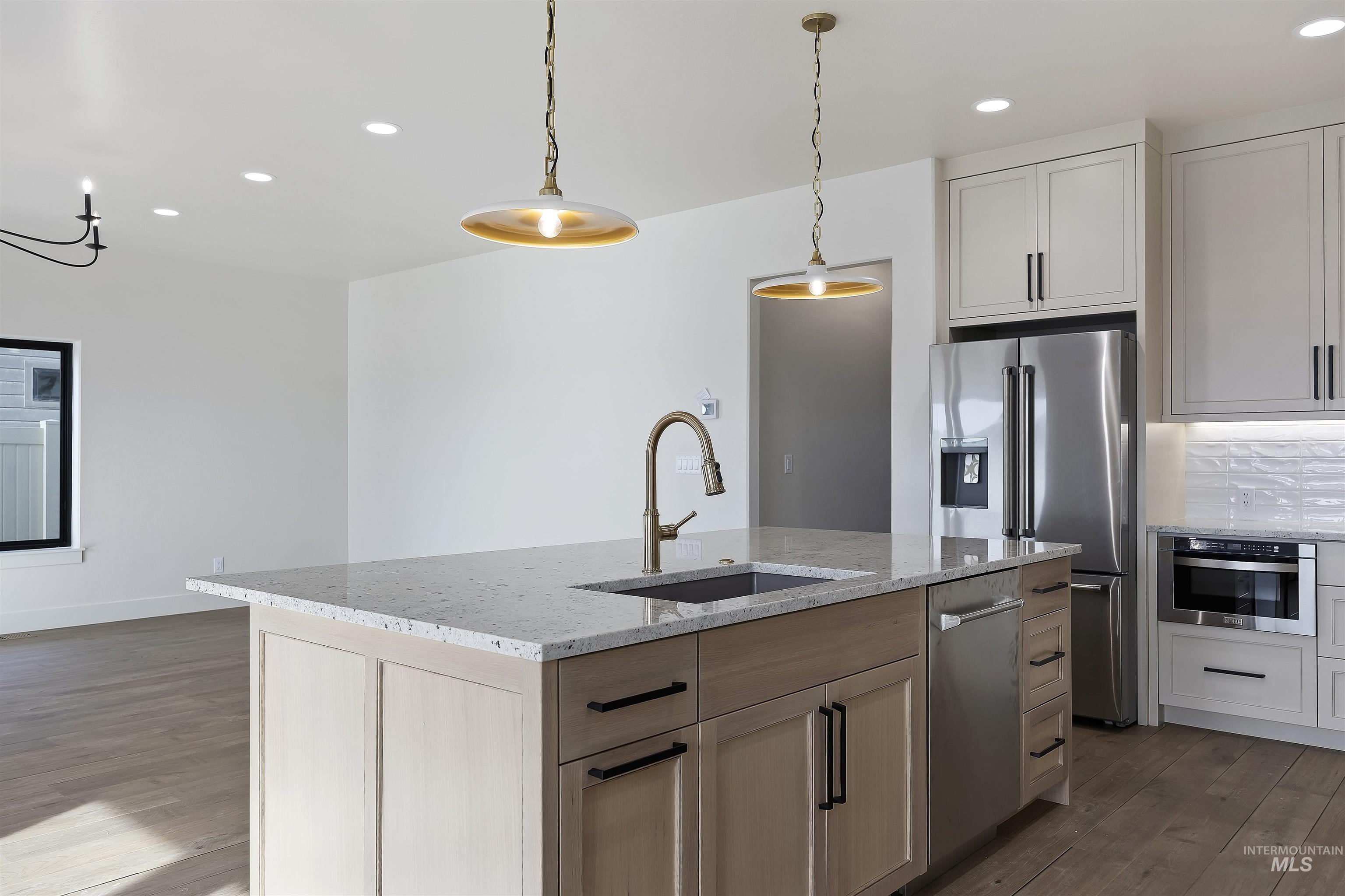 645 Canyon Crest Drive W, Twin Falls, Idaho 83301, 5 Bedrooms, 3.5 Bathrooms, Residential For Sale, Price $735,000,MLS 98973924