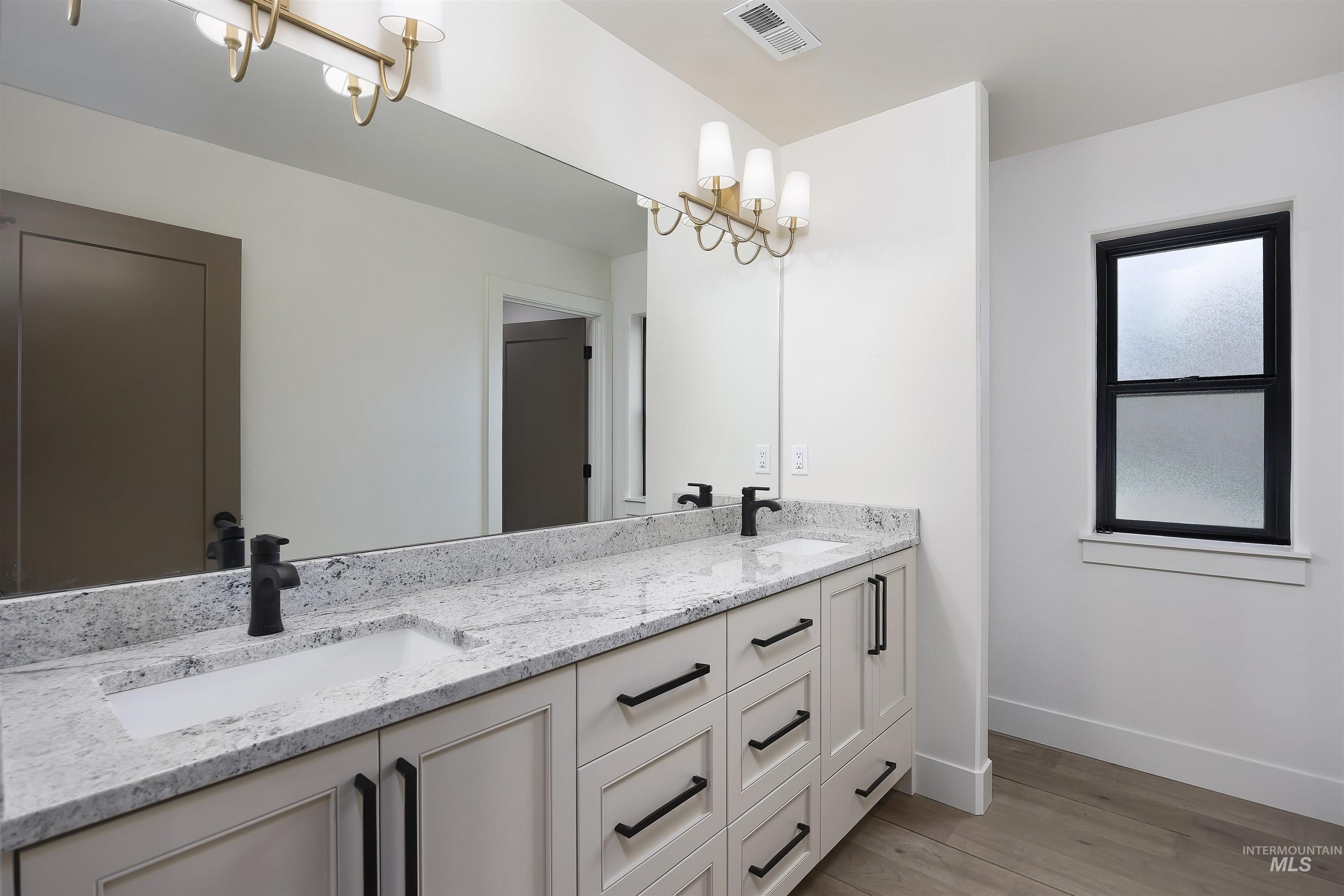 645 Canyon Crest Drive W, Twin Falls, Idaho 83301, 5 Bedrooms, 3.5 Bathrooms, Residential For Sale, Price $735,000,MLS 98973924