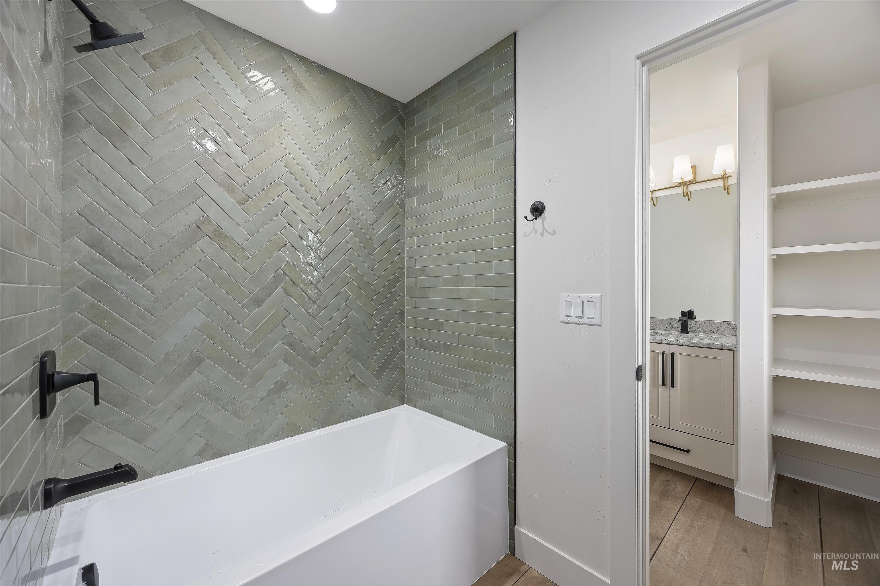 645 Canyon Crest Drive W, Twin Falls, Idaho 83301, 5 Bedrooms, 3.5 Bathrooms, Residential For Sale, Price $735,000,MLS 98973924