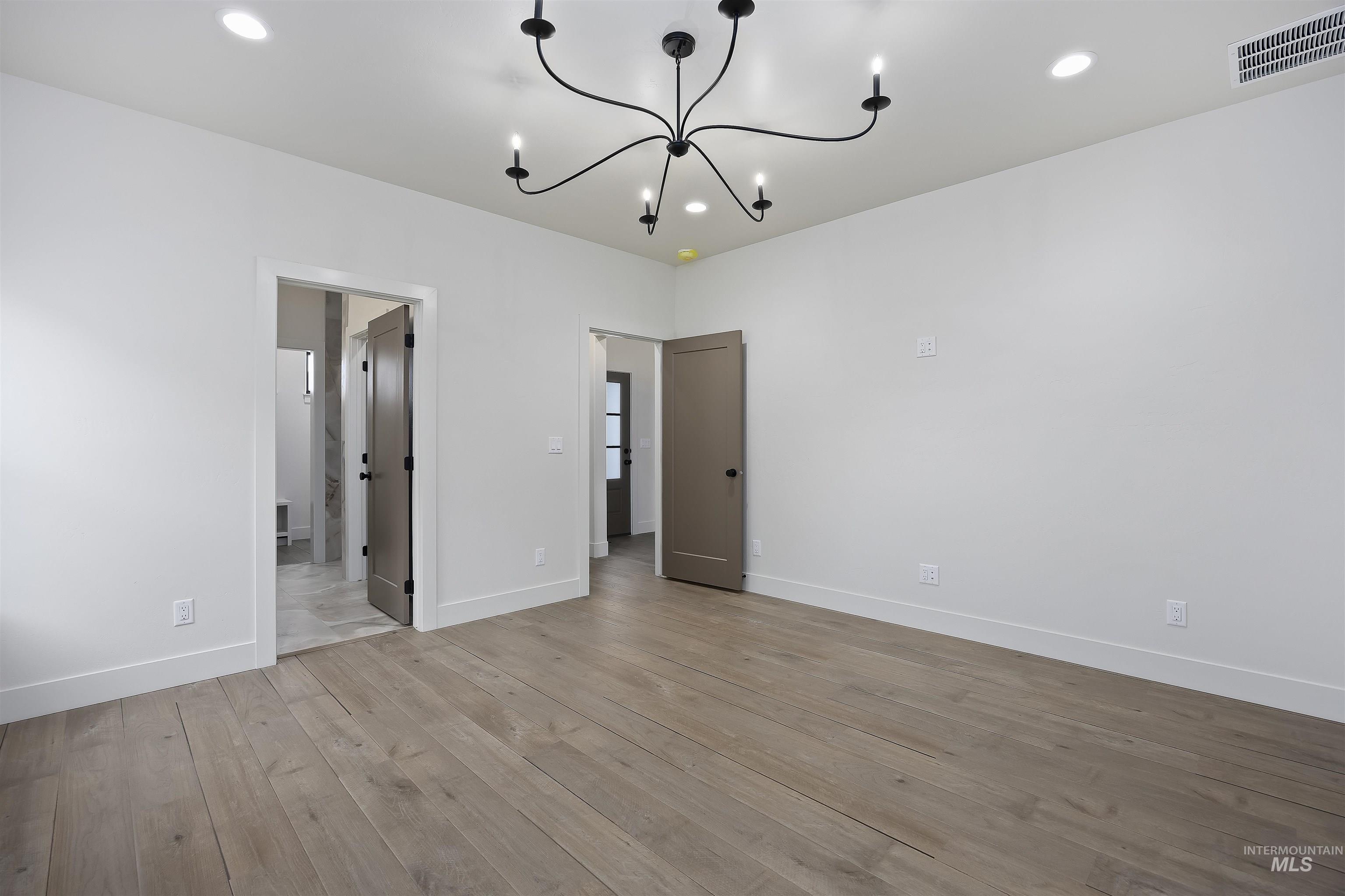 645 Canyon Crest Drive W, Twin Falls, Idaho 83301, 5 Bedrooms, 3.5 Bathrooms, Residential For Sale, Price $735,000,MLS 98973924