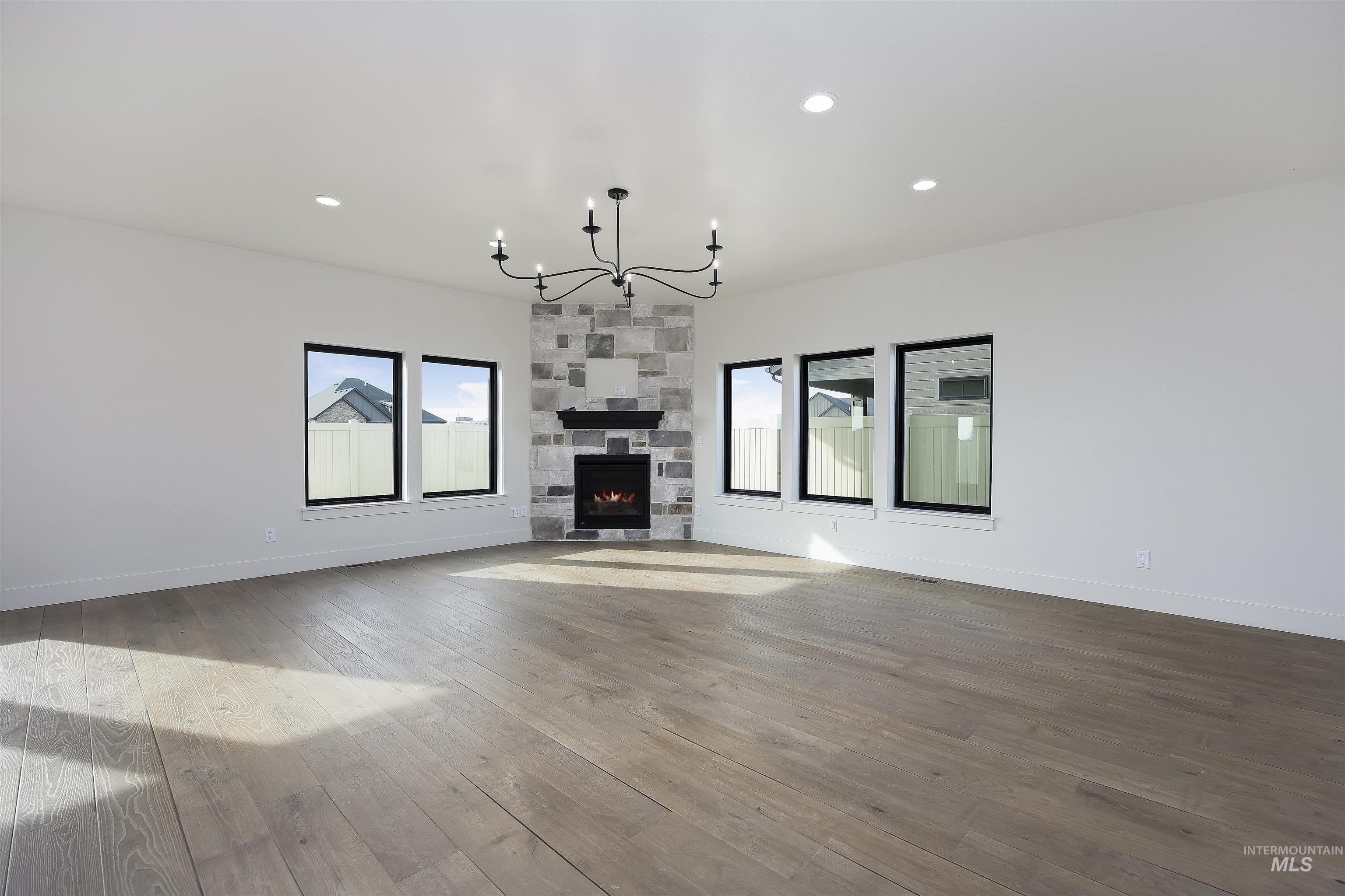 645 Canyon Crest Drive W, Twin Falls, Idaho 83301, 5 Bedrooms, 3.5 Bathrooms, Residential For Sale, Price $735,000,MLS 98973924