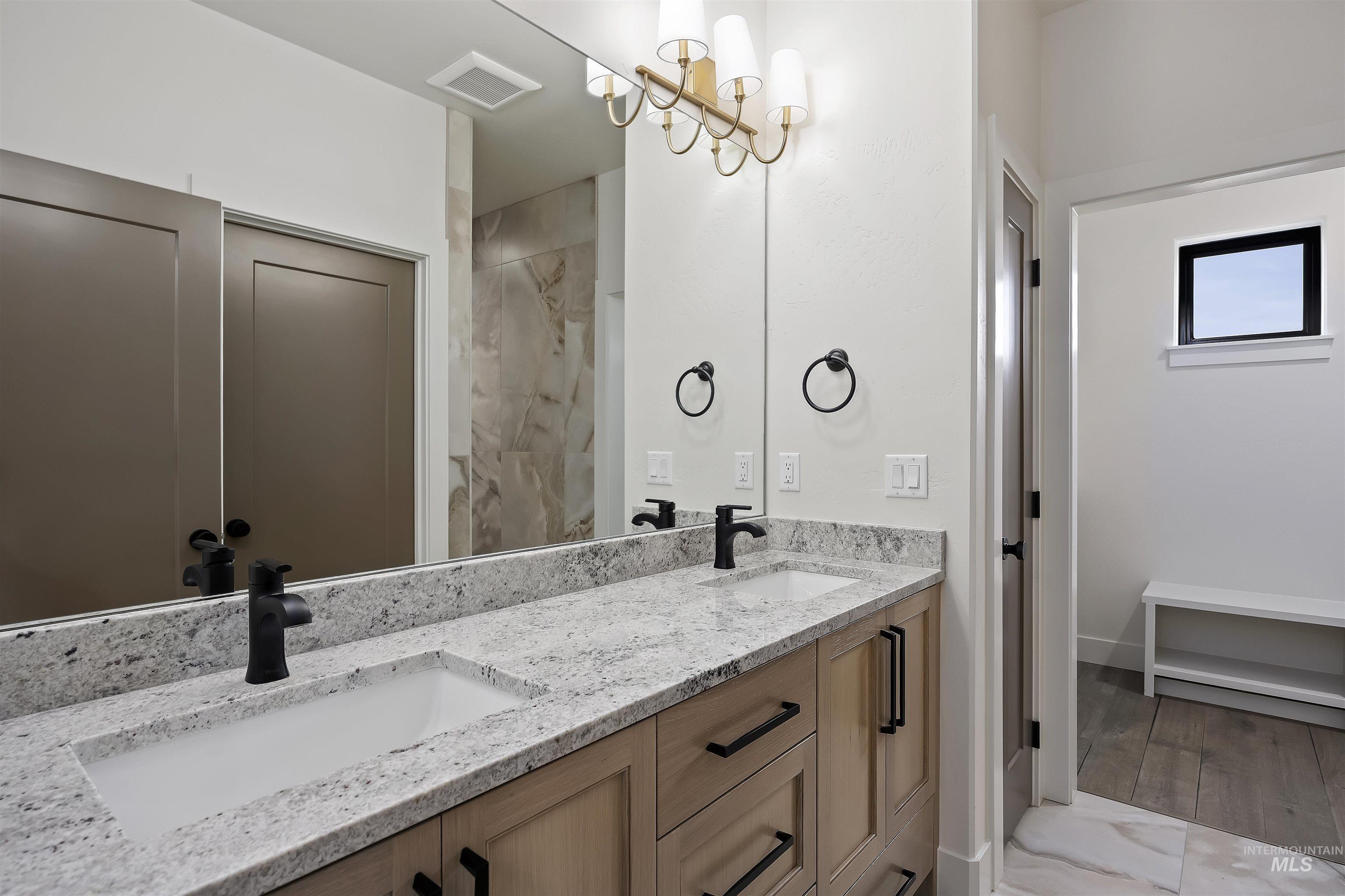 645 Canyon Crest Drive W, Twin Falls, Idaho 83301, 5 Bedrooms, 3.5 Bathrooms, Residential For Sale, Price $735,000,MLS 98973924