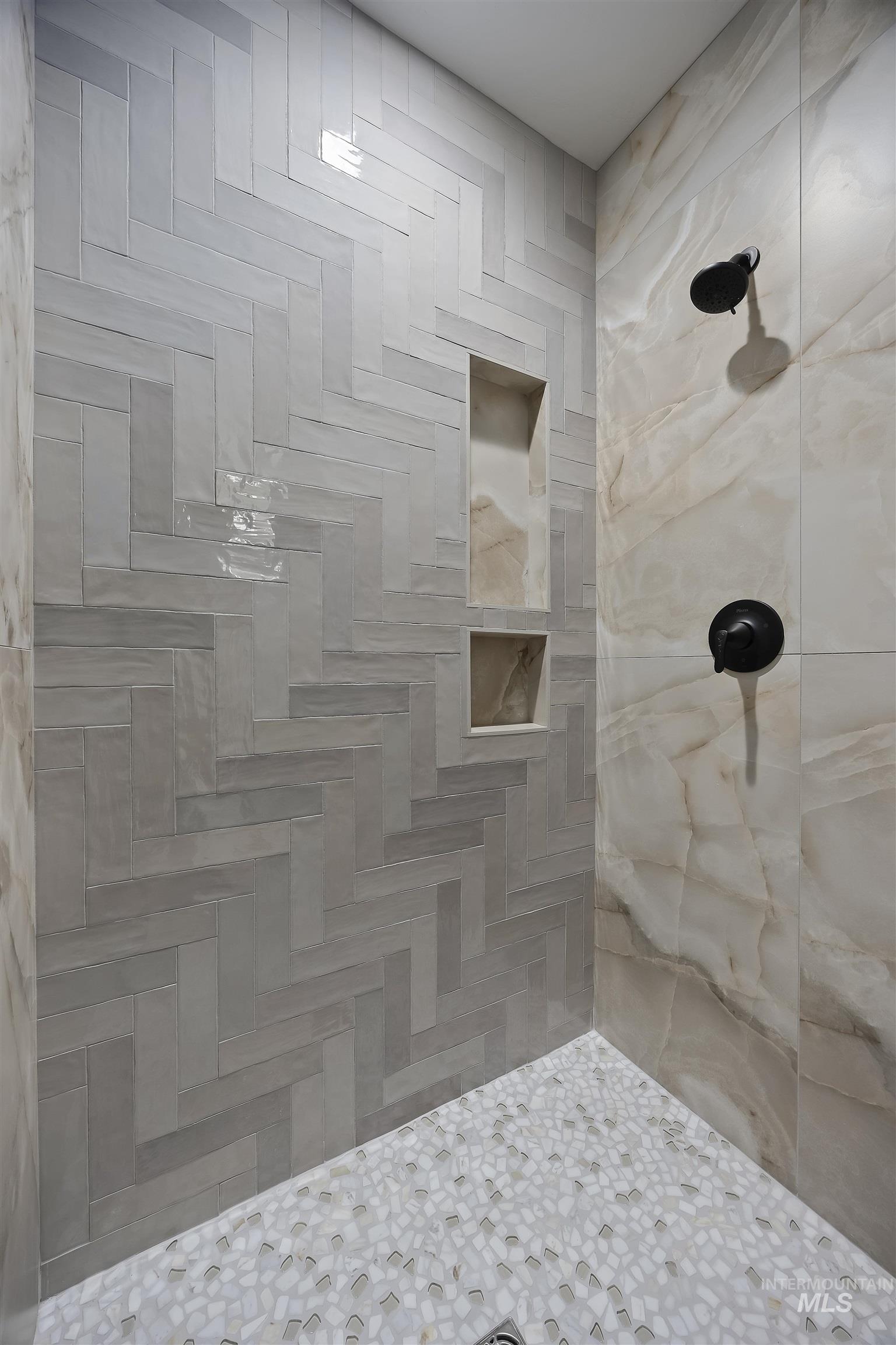 645 Canyon Crest Drive W, Twin Falls, Idaho 83301, 5 Bedrooms, 3.5 Bathrooms, Residential For Sale, Price $735,000,MLS 98973924