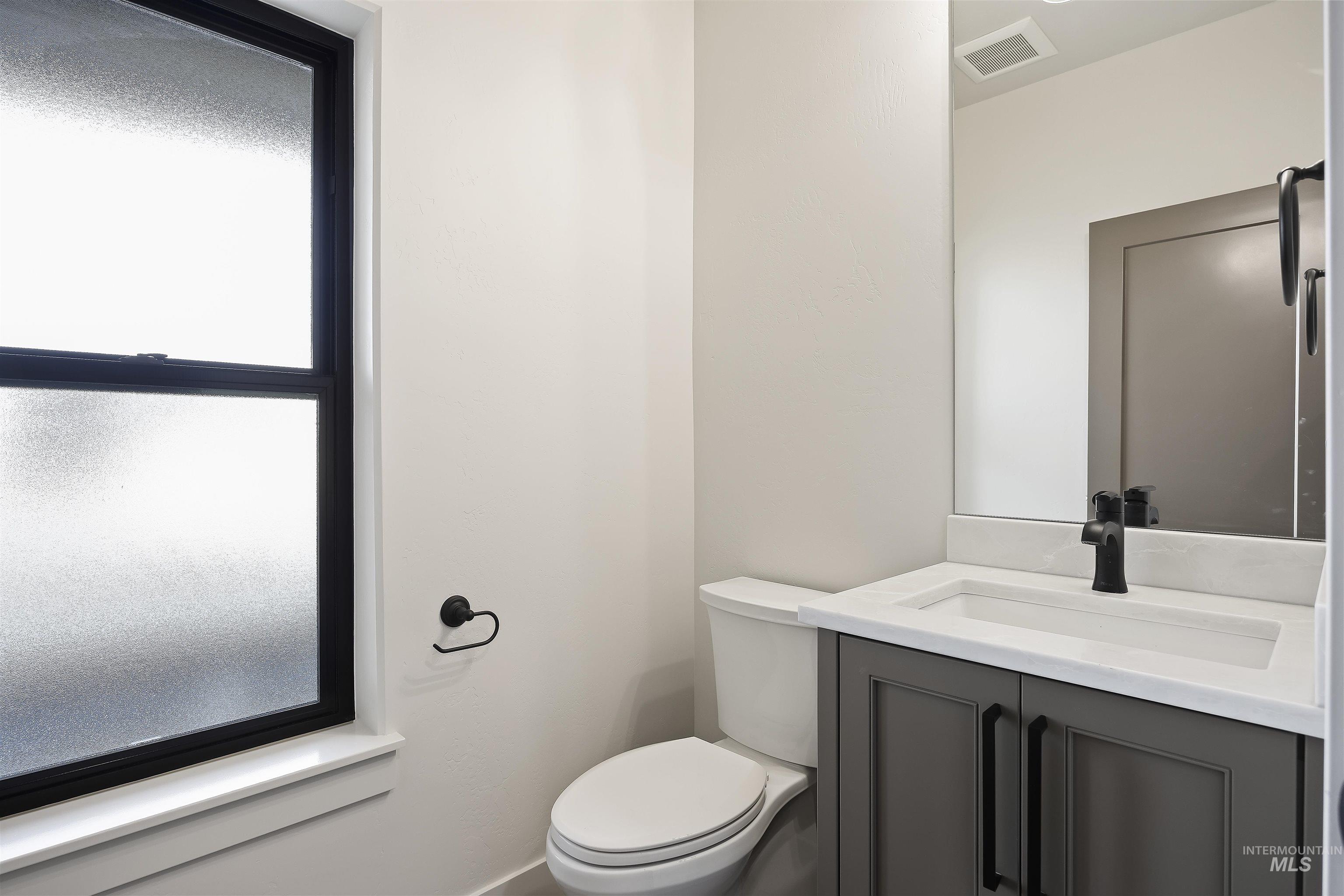 645 Canyon Crest Drive W, Twin Falls, Idaho 83301, 5 Bedrooms, 3.5 Bathrooms, Residential For Sale, Price $735,000,MLS 98973924