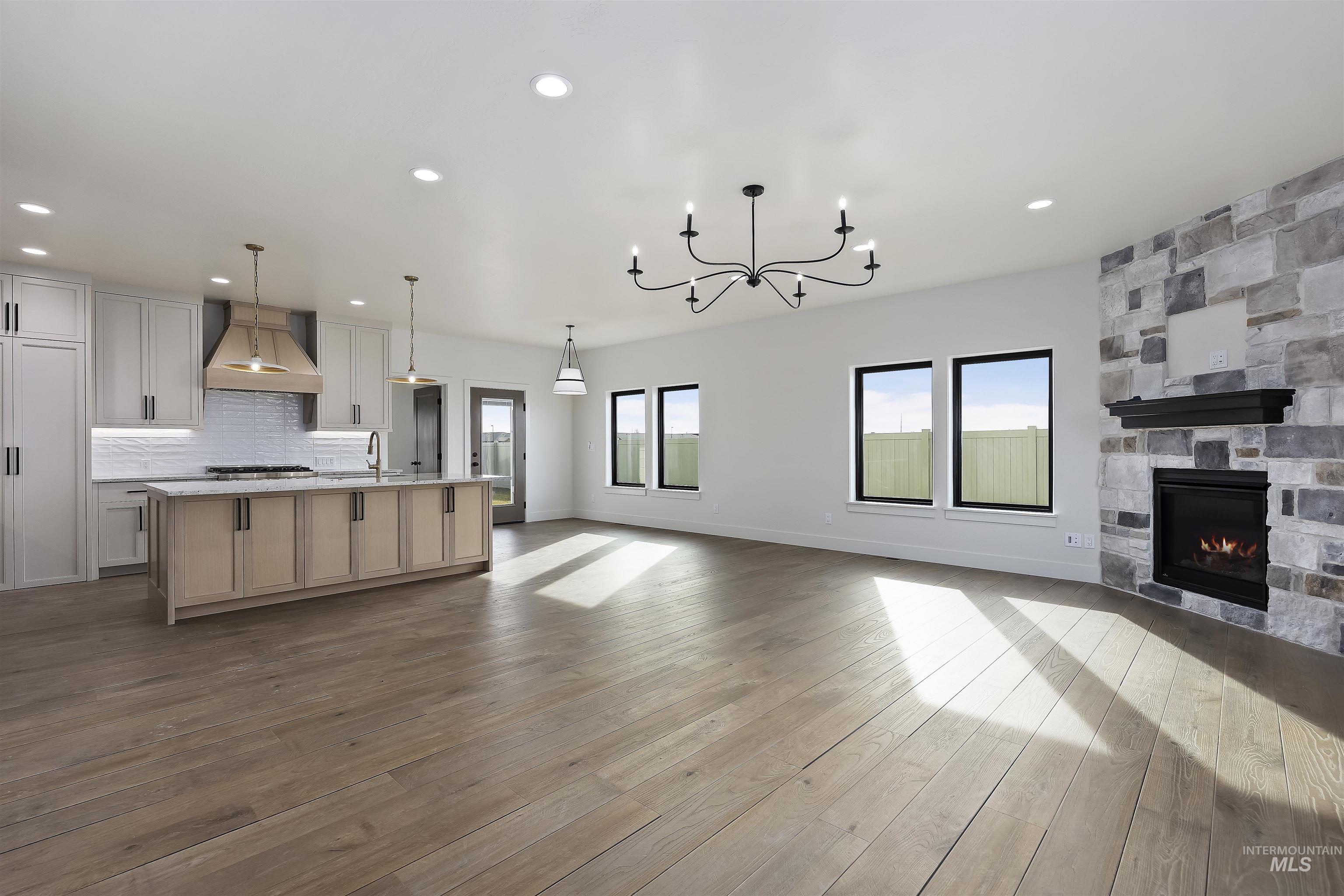 645 Canyon Crest Drive W, Twin Falls, Idaho 83301, 5 Bedrooms, 3.5 Bathrooms, Residential For Sale, Price $735,000,MLS 98973924