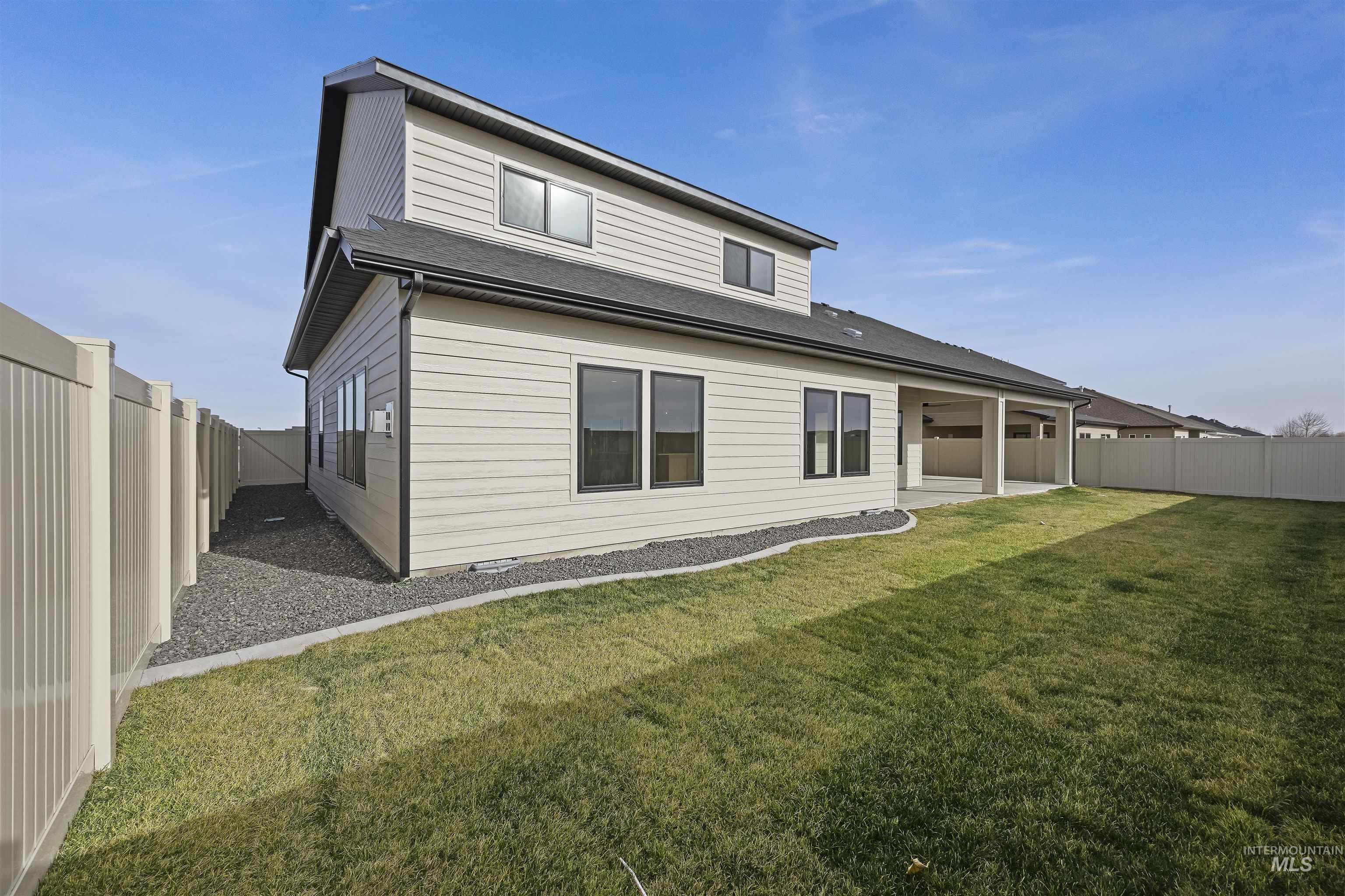 645 Canyon Crest Drive W, Twin Falls, Idaho 83301, 5 Bedrooms, 3.5 Bathrooms, Residential For Sale, Price $735,000,MLS 98973924