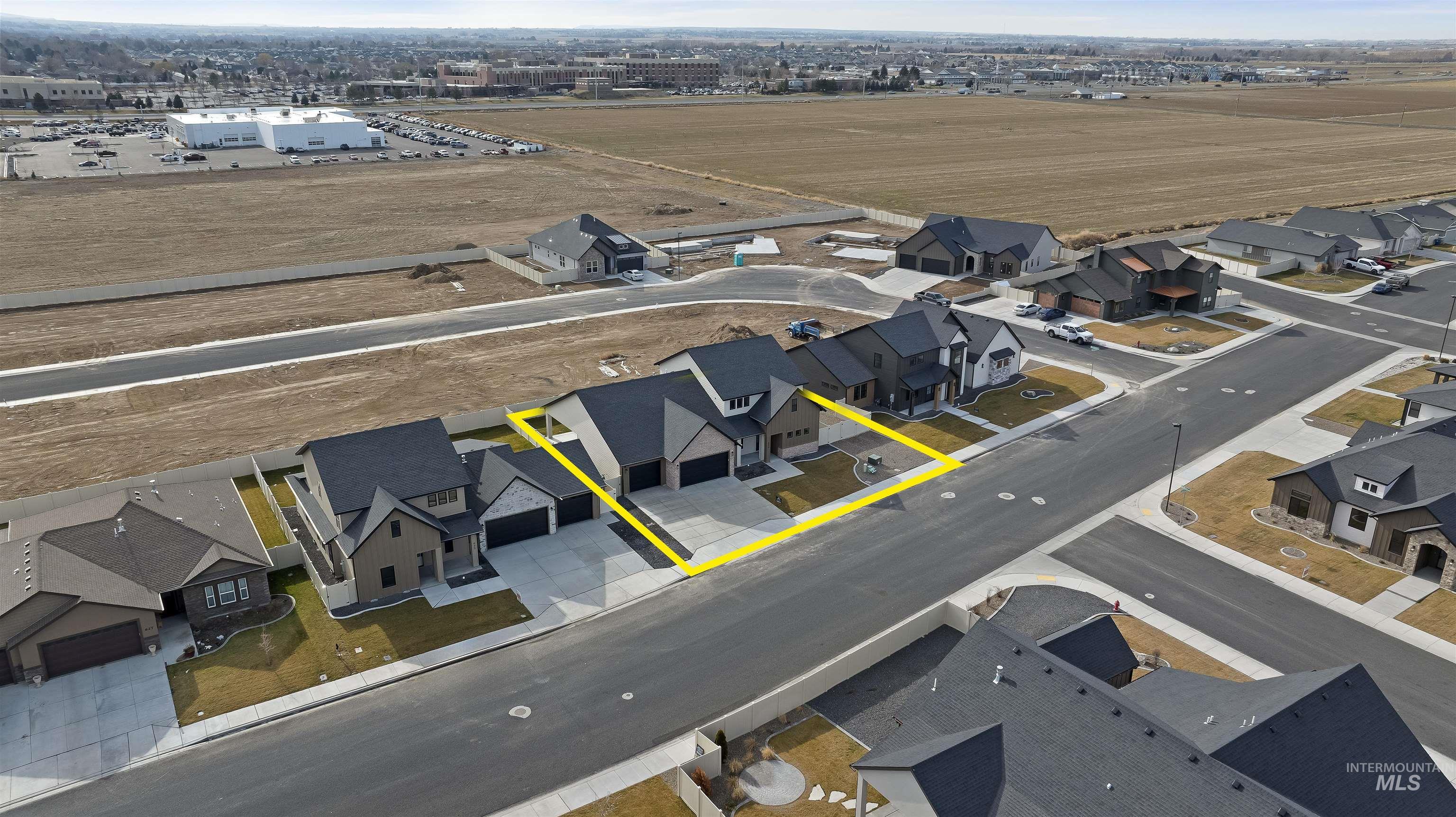 645 Canyon Crest Drive W, Twin Falls, Idaho 83301, 5 Bedrooms, 3.5 Bathrooms, Residential For Sale, Price $735,000,MLS 98973924