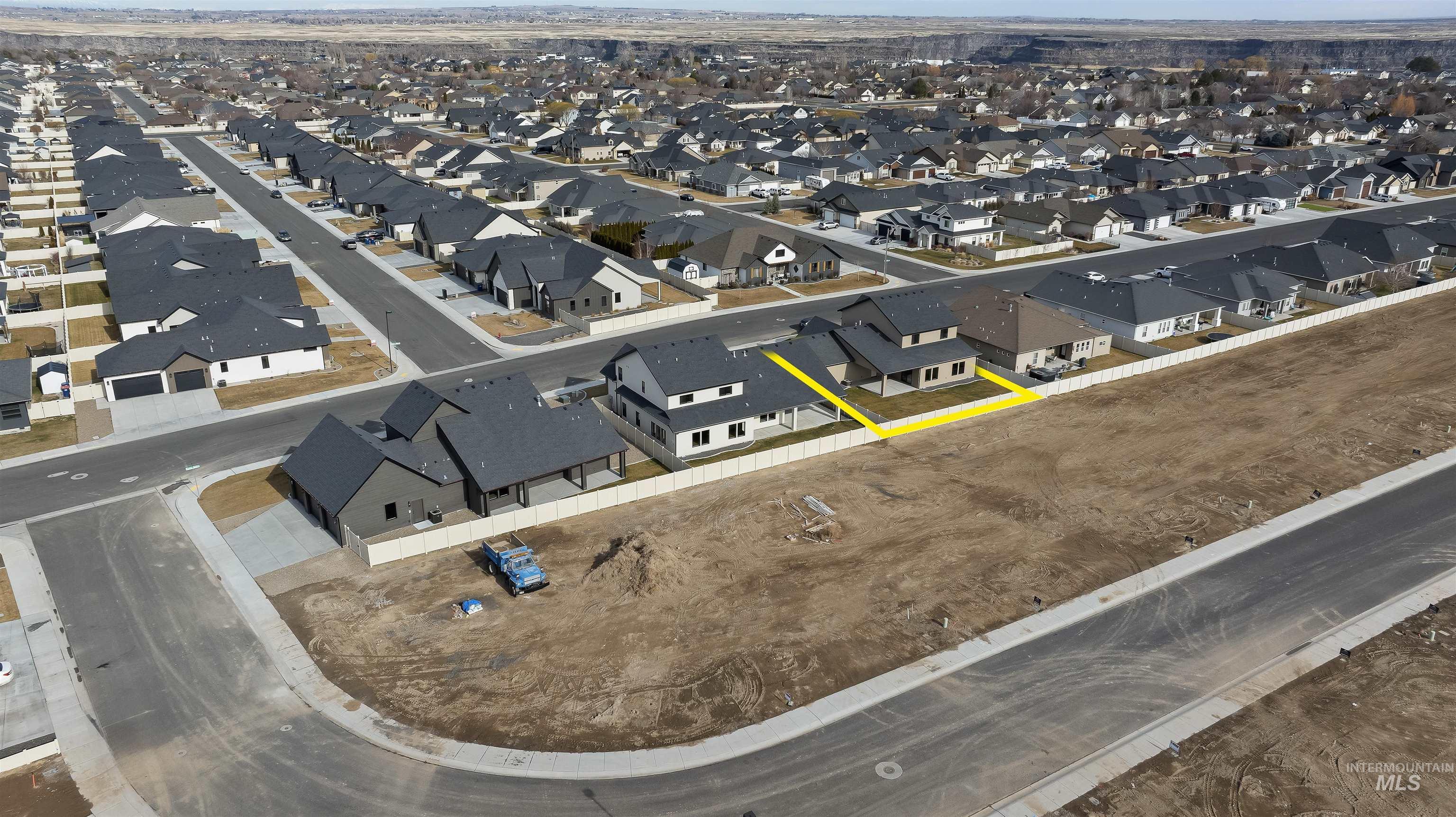 645 Canyon Crest Drive W, Twin Falls, Idaho 83301, 5 Bedrooms, 3.5 Bathrooms, Residential For Sale, Price $735,000,MLS 98973924