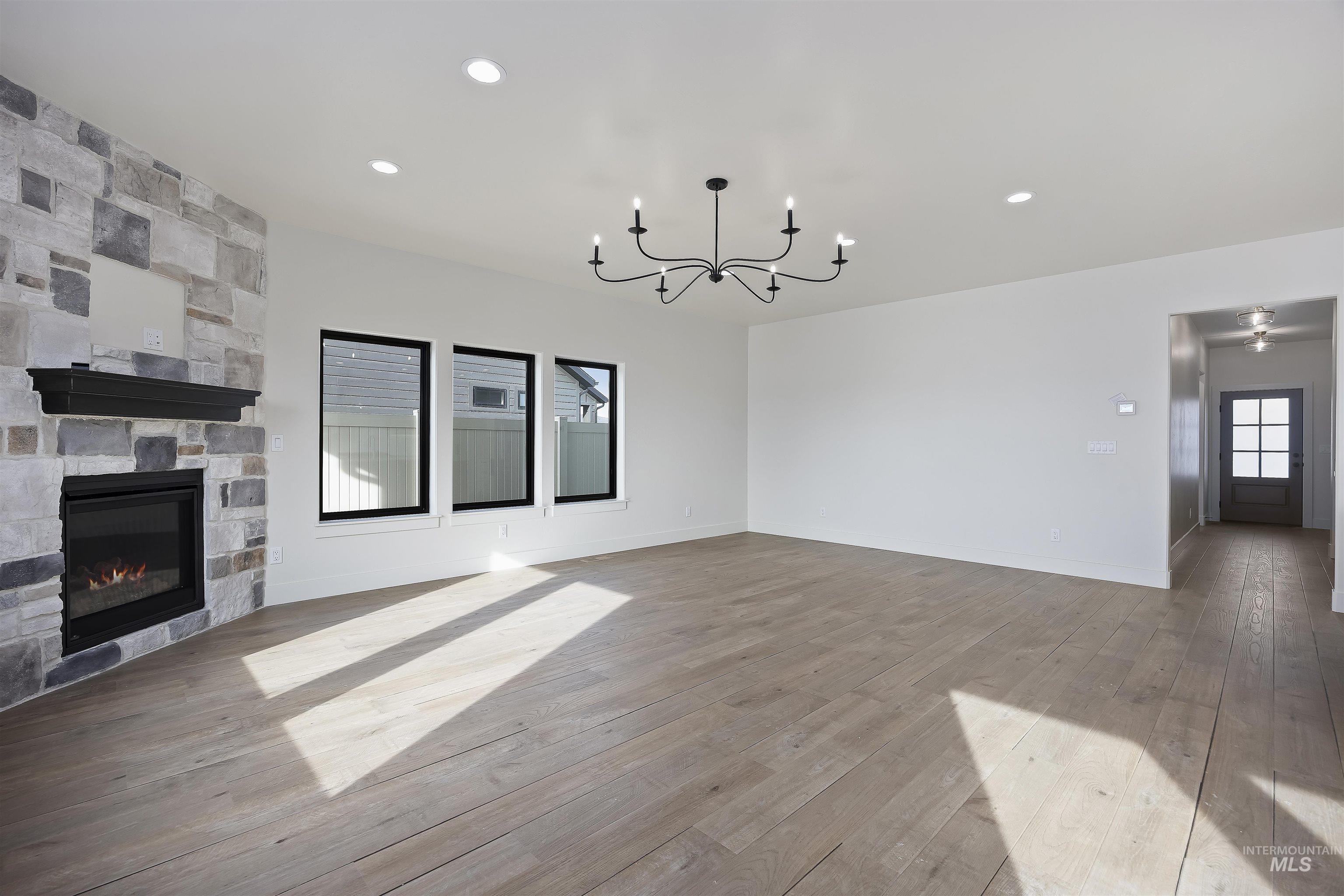 645 Canyon Crest Drive W, Twin Falls, Idaho 83301, 5 Bedrooms, 3.5 Bathrooms, Residential For Sale, Price $735,000,MLS 98973924