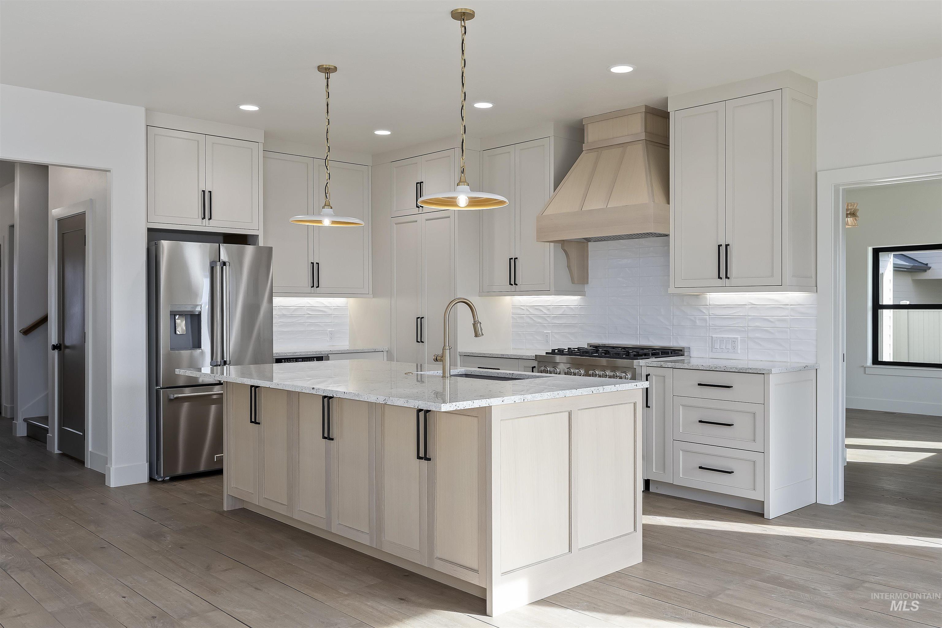 645 Canyon Crest Drive W, Twin Falls, Idaho 83301, 5 Bedrooms, 3.5 Bathrooms, Residential For Sale, Price $735,000,MLS 98973924