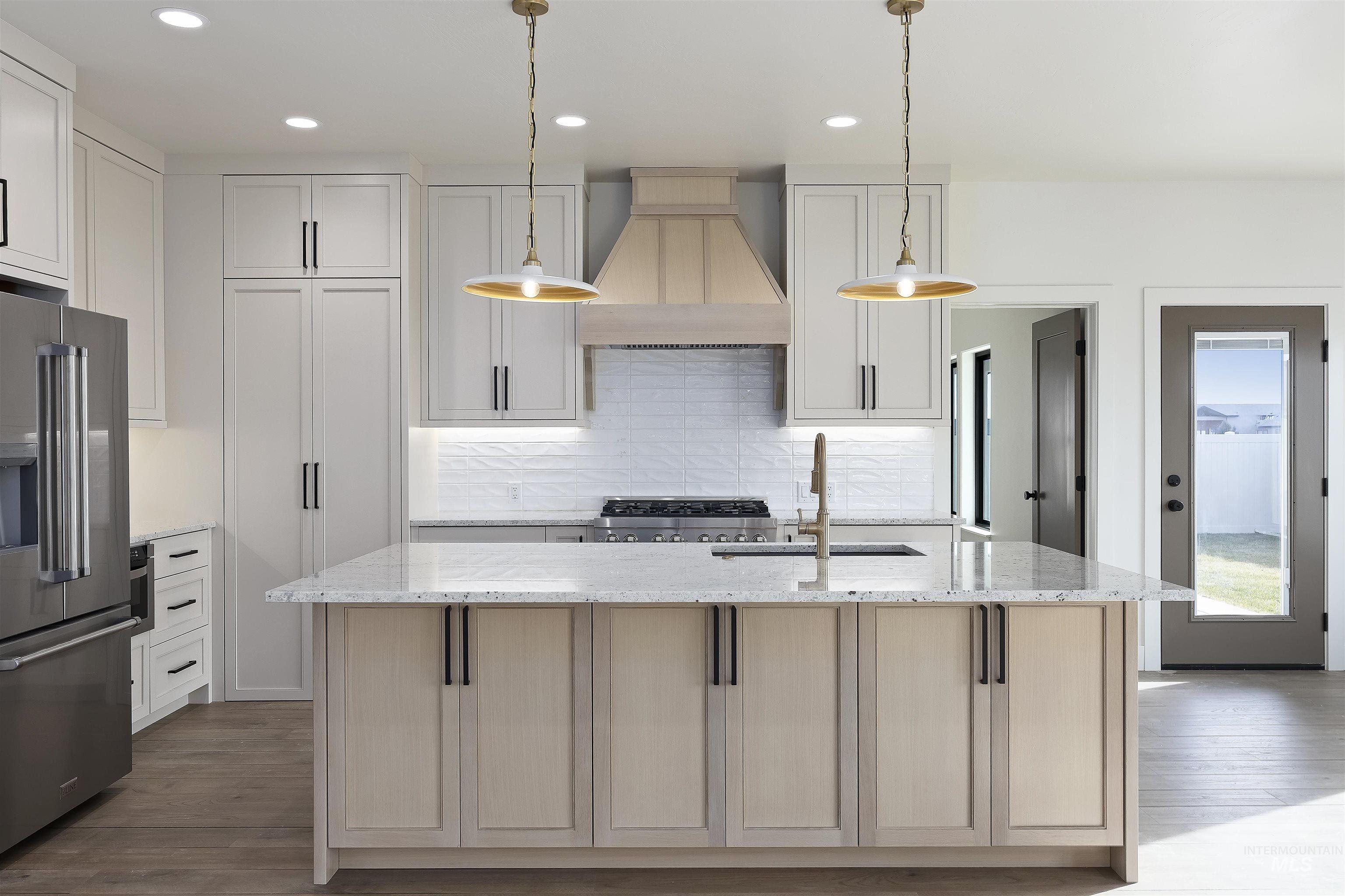 645 Canyon Crest Drive W, Twin Falls, Idaho 83301, 5 Bedrooms, 3.5 Bathrooms, Residential For Sale, Price $735,000,MLS 98973924