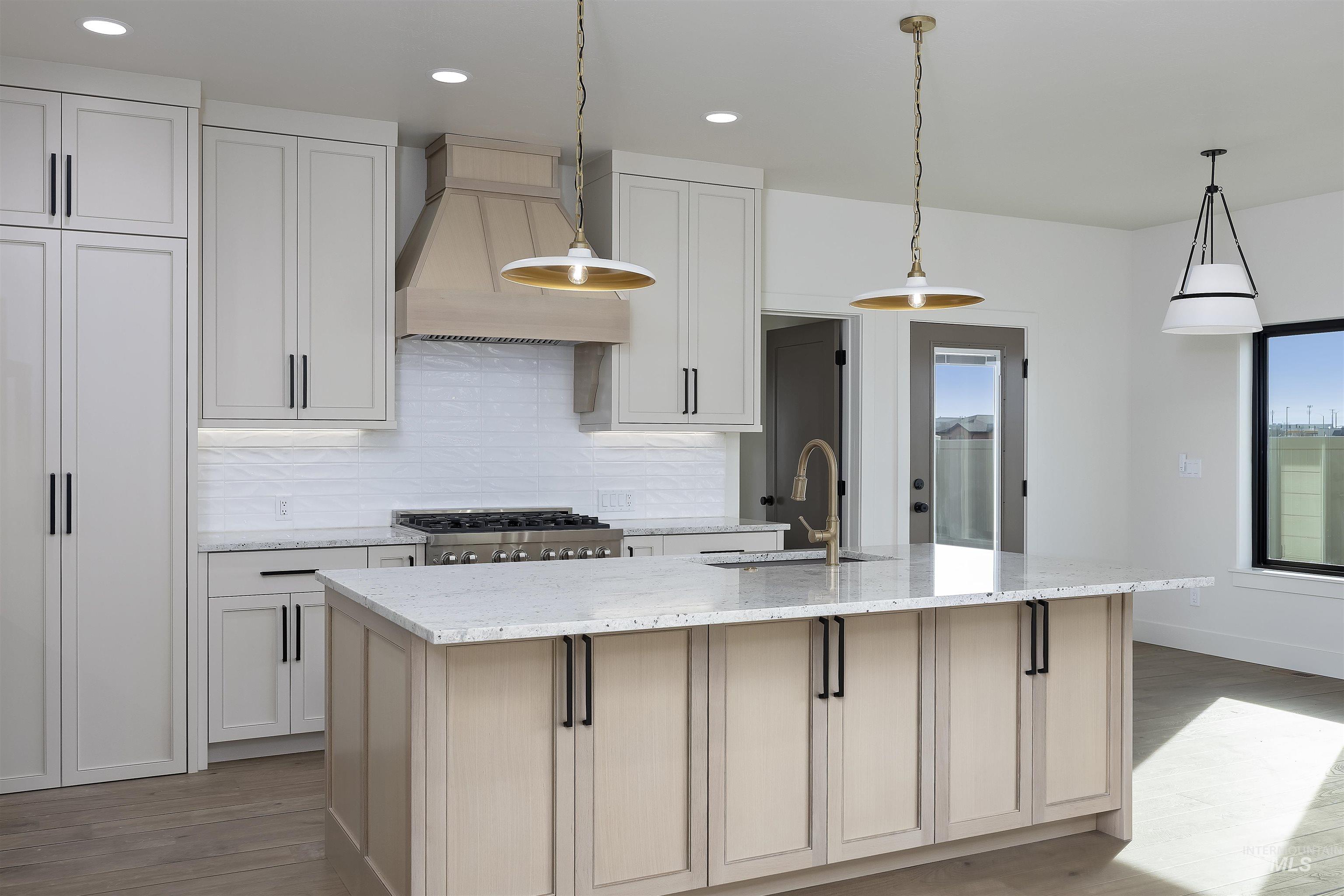 645 Canyon Crest Drive W, Twin Falls, Idaho 83301, 5 Bedrooms, 3.5 Bathrooms, Residential For Sale, Price $735,000,MLS 98973924