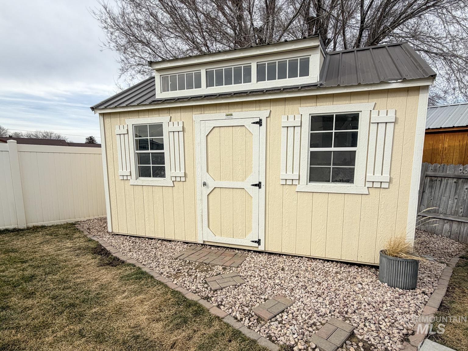 422 Parish Ct., Burley, Idaho 83318, 3 Bedrooms, 2 Bathrooms, Residential For Sale, Price $295,000,MLS 98973925