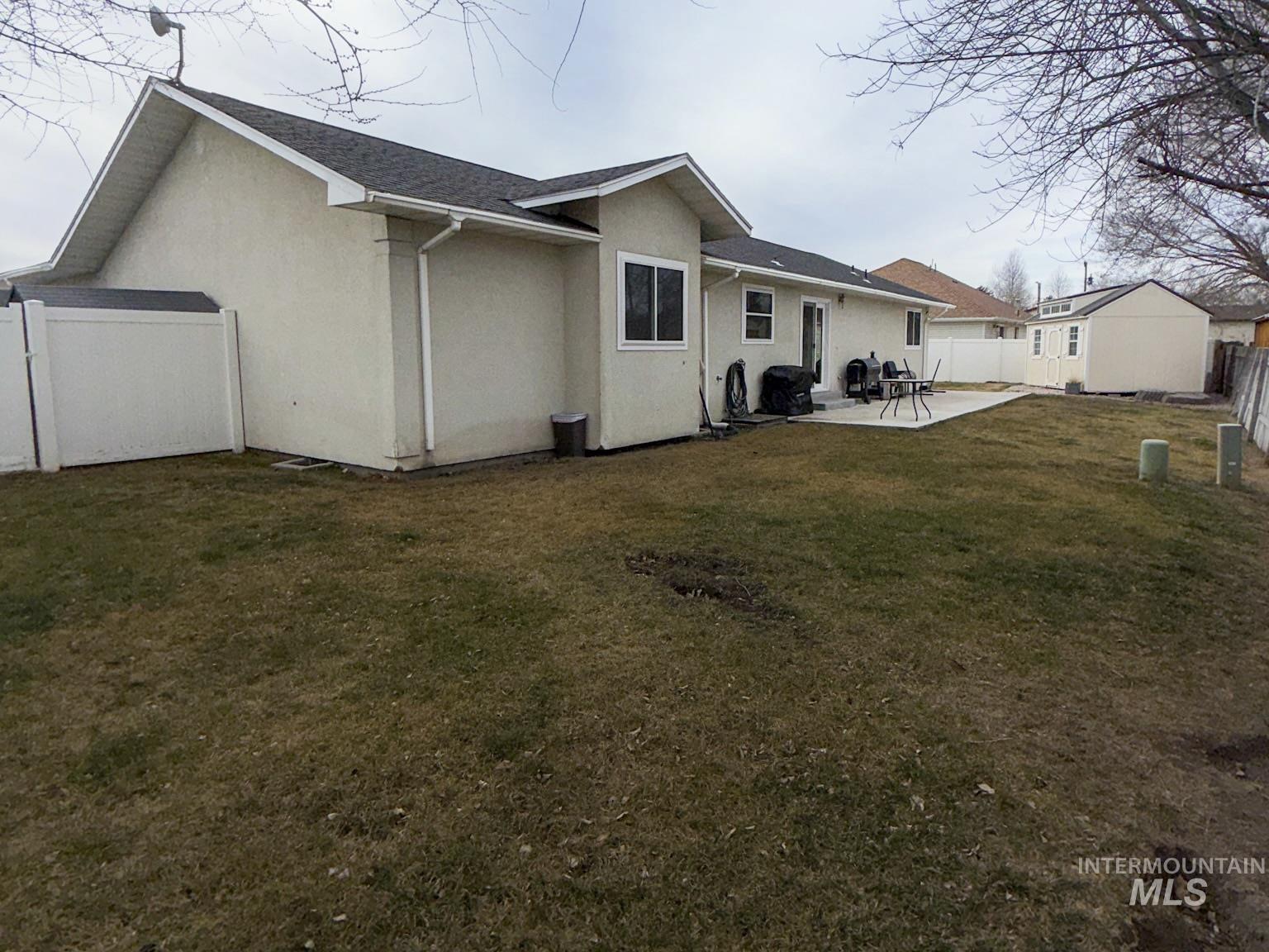 422 Parish Ct., Burley, Idaho 83318, 3 Bedrooms, 2 Bathrooms, Residential For Sale, Price $295,000,MLS 98973925