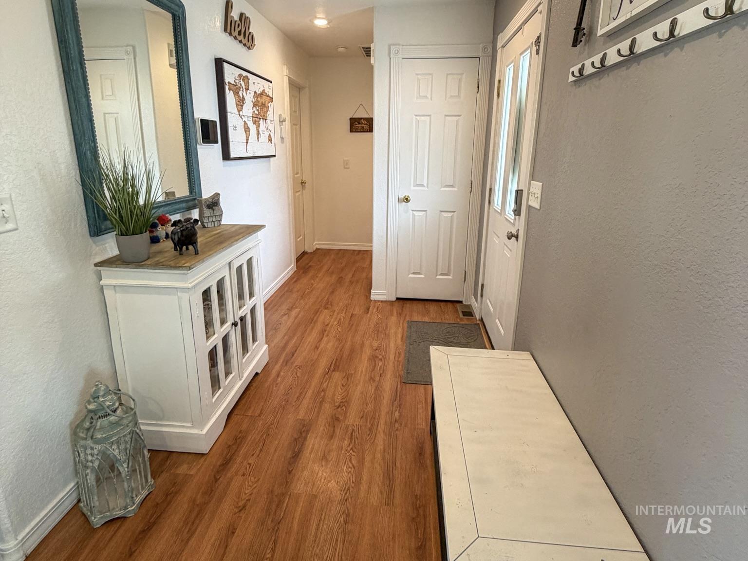 422 Parish Ct., Burley, Idaho 83318, 3 Bedrooms, 2 Bathrooms, Residential For Sale, Price $295,000,MLS 98973925