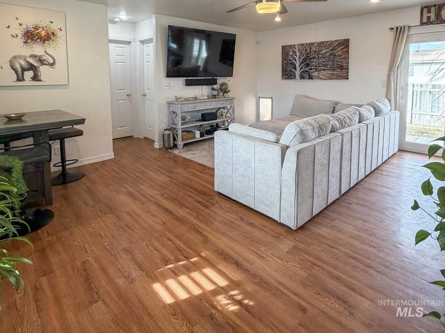 422 Parish Ct., Burley, Idaho 83318, 3 Bedrooms, 2 Bathrooms, Residential For Sale, Price $295,000,MLS 98973925