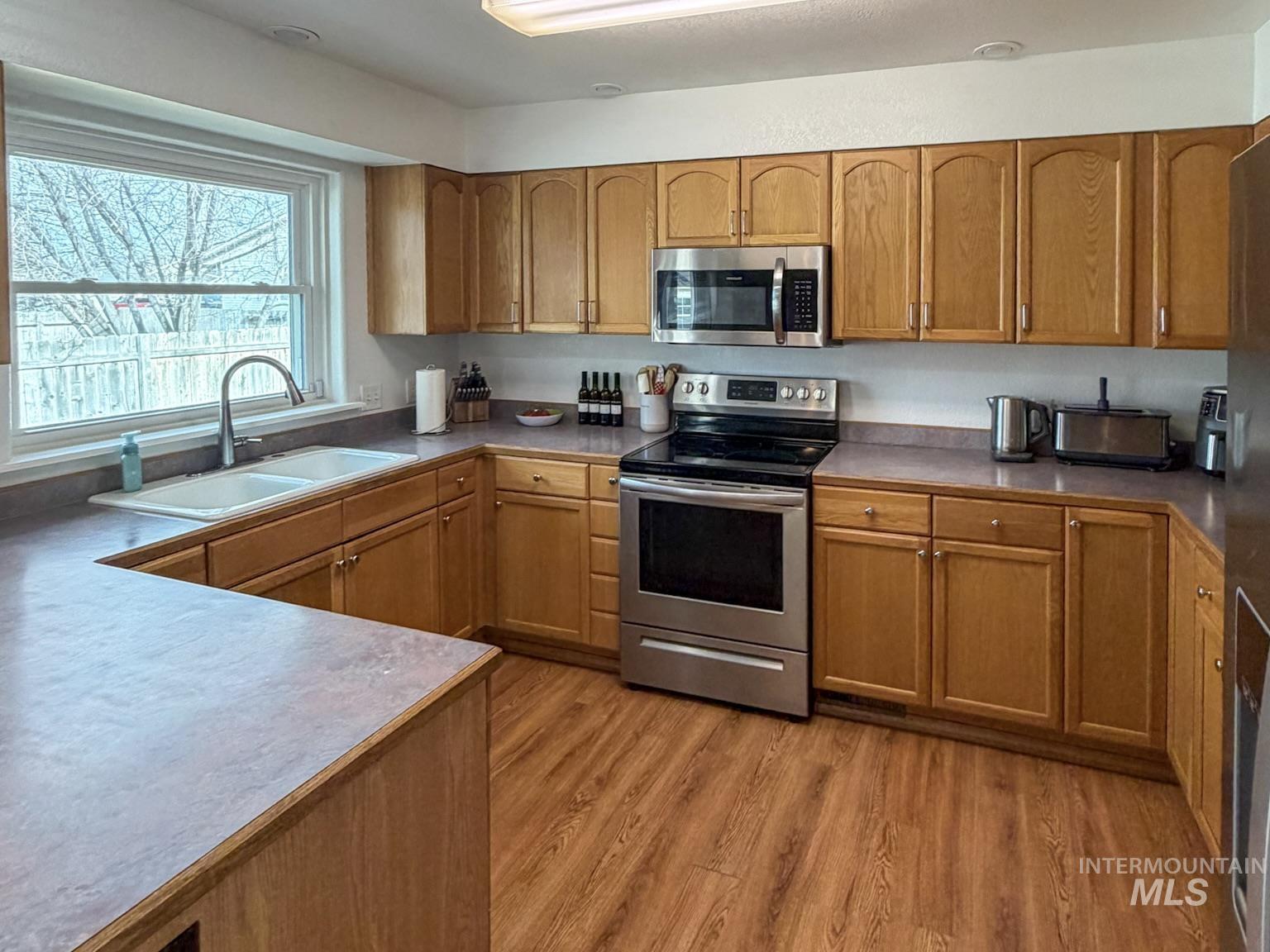 422 Parish Ct., Burley, Idaho 83318, 3 Bedrooms, 2 Bathrooms, Residential For Sale, Price $295,000,MLS 98973925