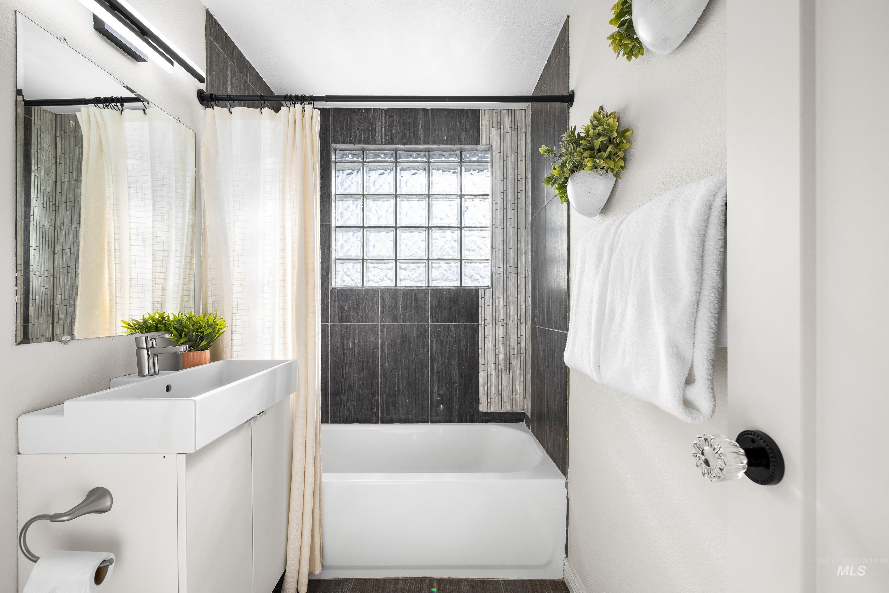 5000 N Collister Dr, Boise, Idaho 83703, 4 Bedrooms, 2.5 Bathrooms, Residential For Sale, Price $579,000,MLS 98973927