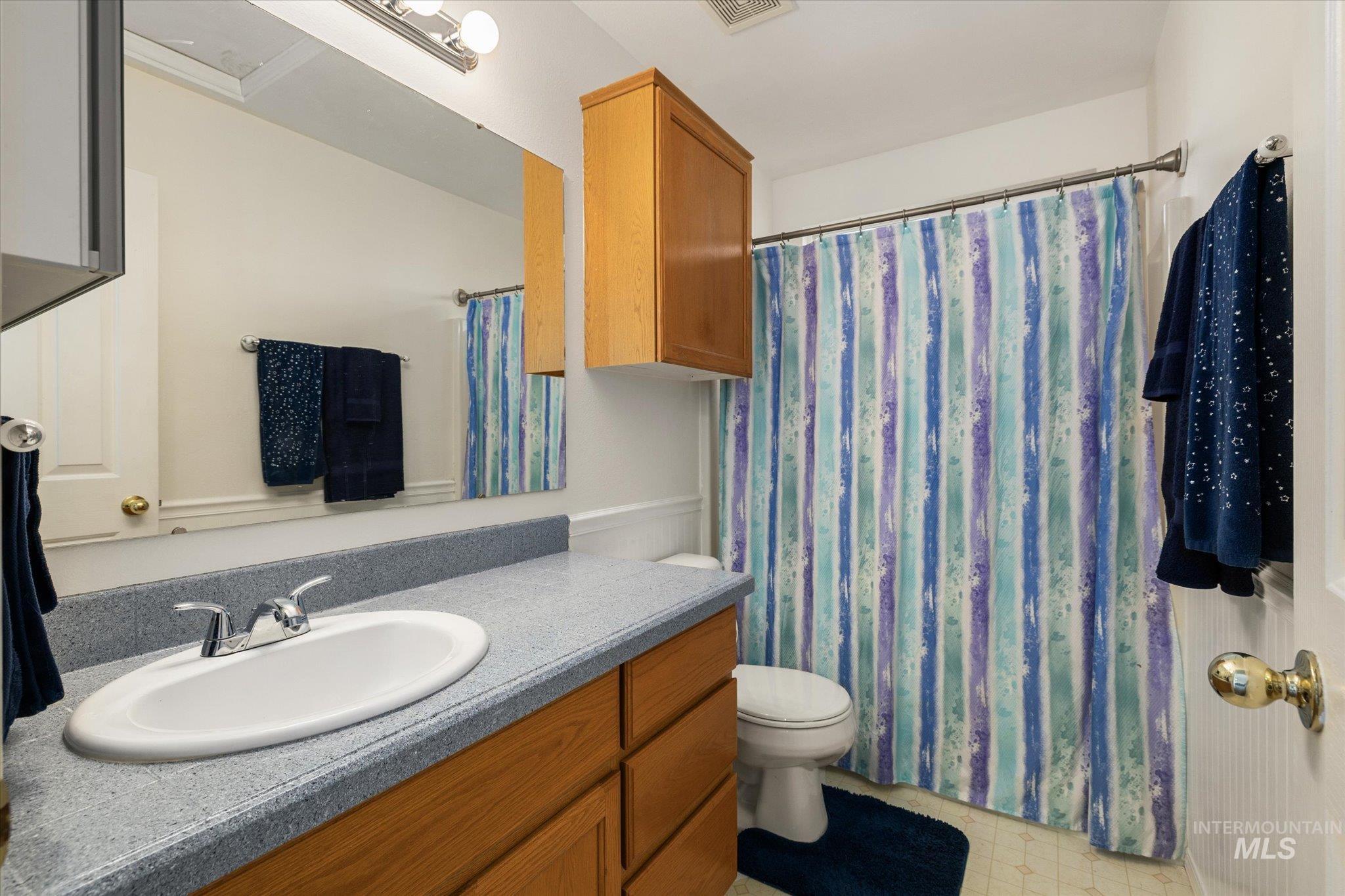 2700 E Iowa Ave, Nampa, Idaho 83686-7184, 3 Bedrooms, 2 Bathrooms, Residential For Sale, Price $359,000,MLS 98973929