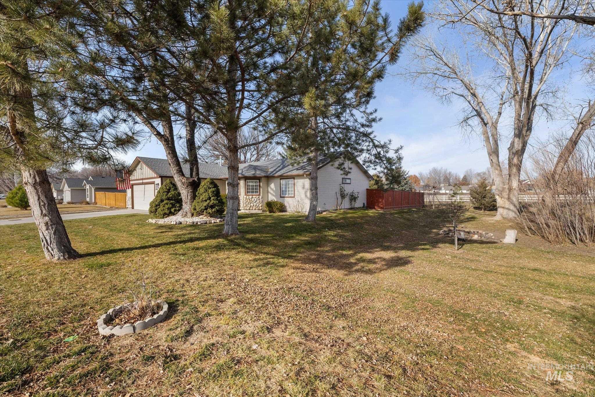 2700 E Iowa Ave, Nampa, Idaho 83686-7184, 3 Bedrooms, 2 Bathrooms, Residential For Sale, Price $359,000,MLS 98973929