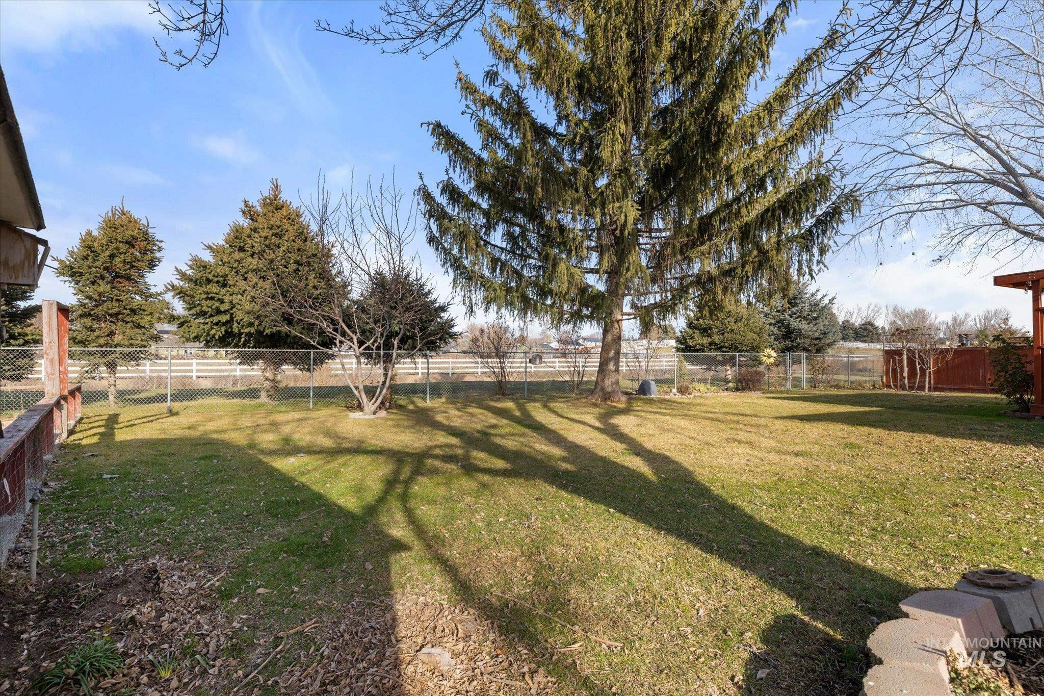 2700 E Iowa Ave, Nampa, Idaho 83686-7184, 3 Bedrooms, 2 Bathrooms, Residential For Sale, Price $359,000,MLS 98973929