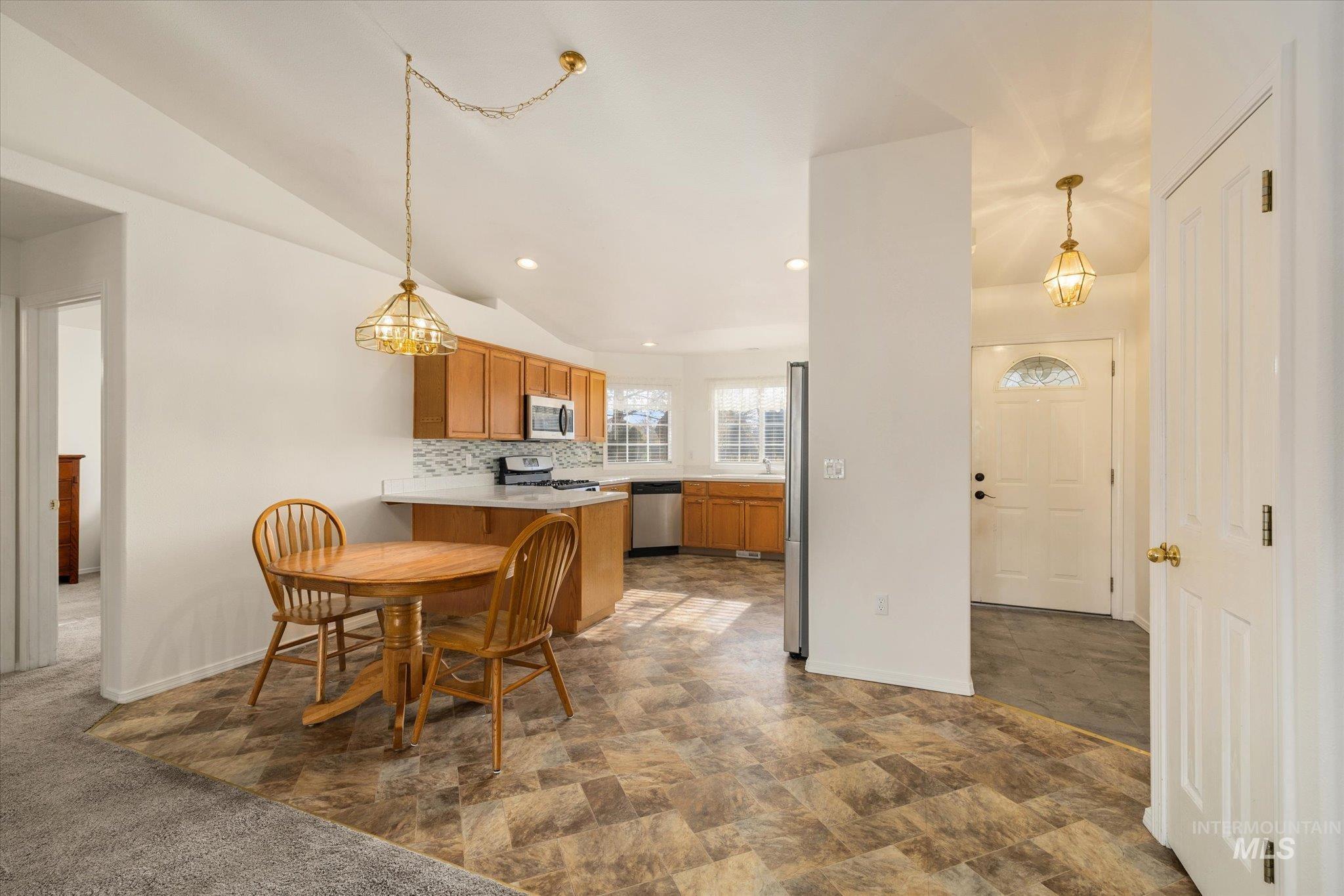 2700 E Iowa Ave, Nampa, Idaho 83686-7184, 3 Bedrooms, 2 Bathrooms, Residential For Sale, Price $359,000,MLS 98973929