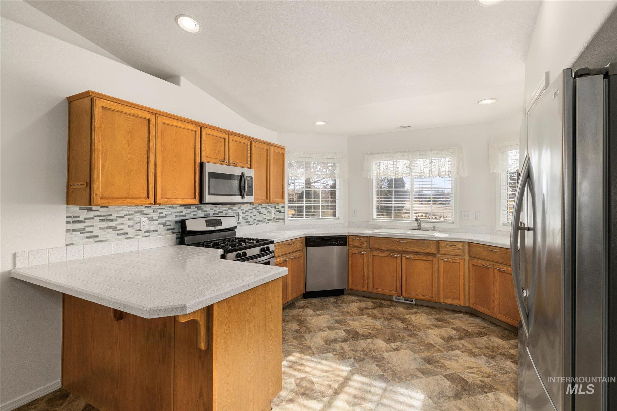 2700 E Iowa Ave, Nampa, Idaho 83686-7184, 3 Bedrooms, 2 Bathrooms, Residential For Sale, Price $359,000,MLS 98973929