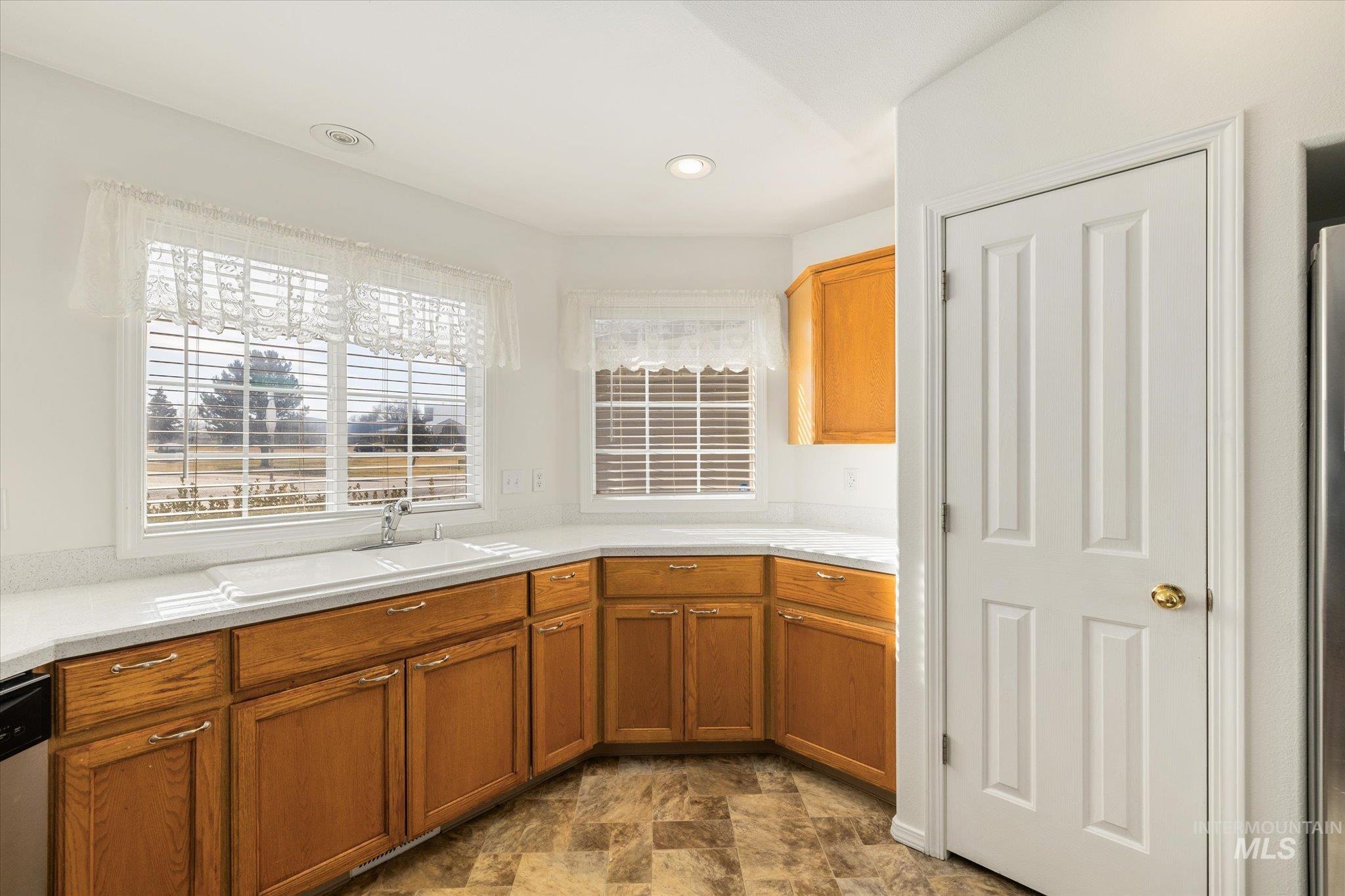 2700 E Iowa Ave, Nampa, Idaho 83686-7184, 3 Bedrooms, 2 Bathrooms, Residential For Sale, Price $359,000,MLS 98973929