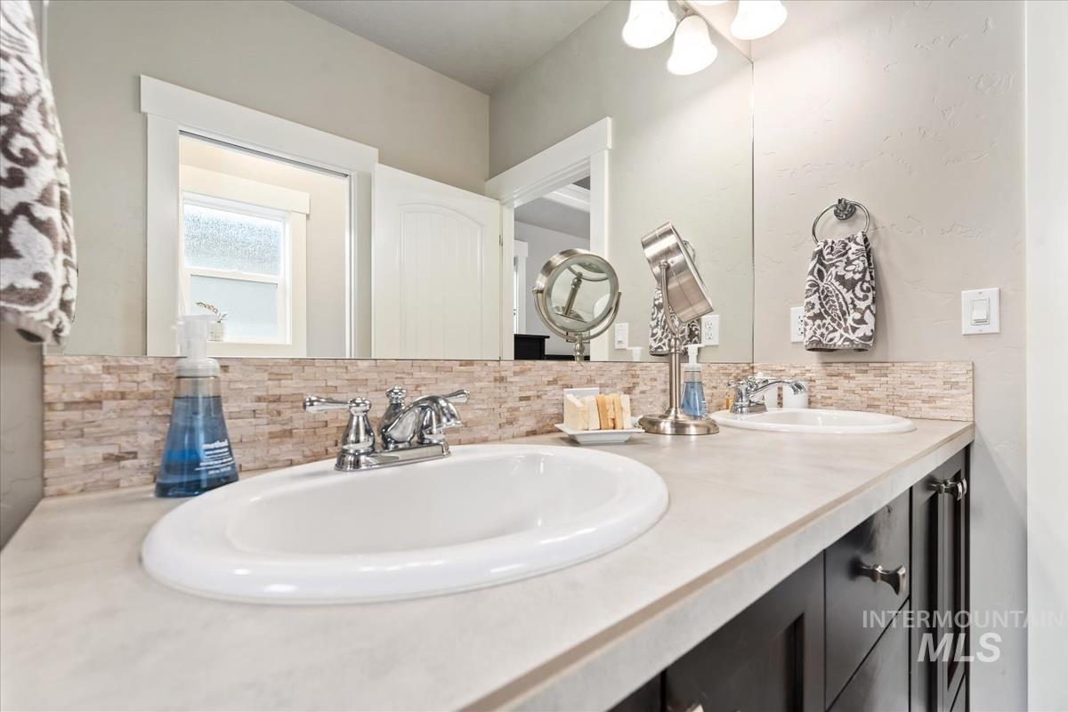 1447 W Arch Rock St, Meridian, Idaho 83646, 3 Bedrooms, 2 Bathrooms, Residential For Sale, Price $488,850,MLS 98973930