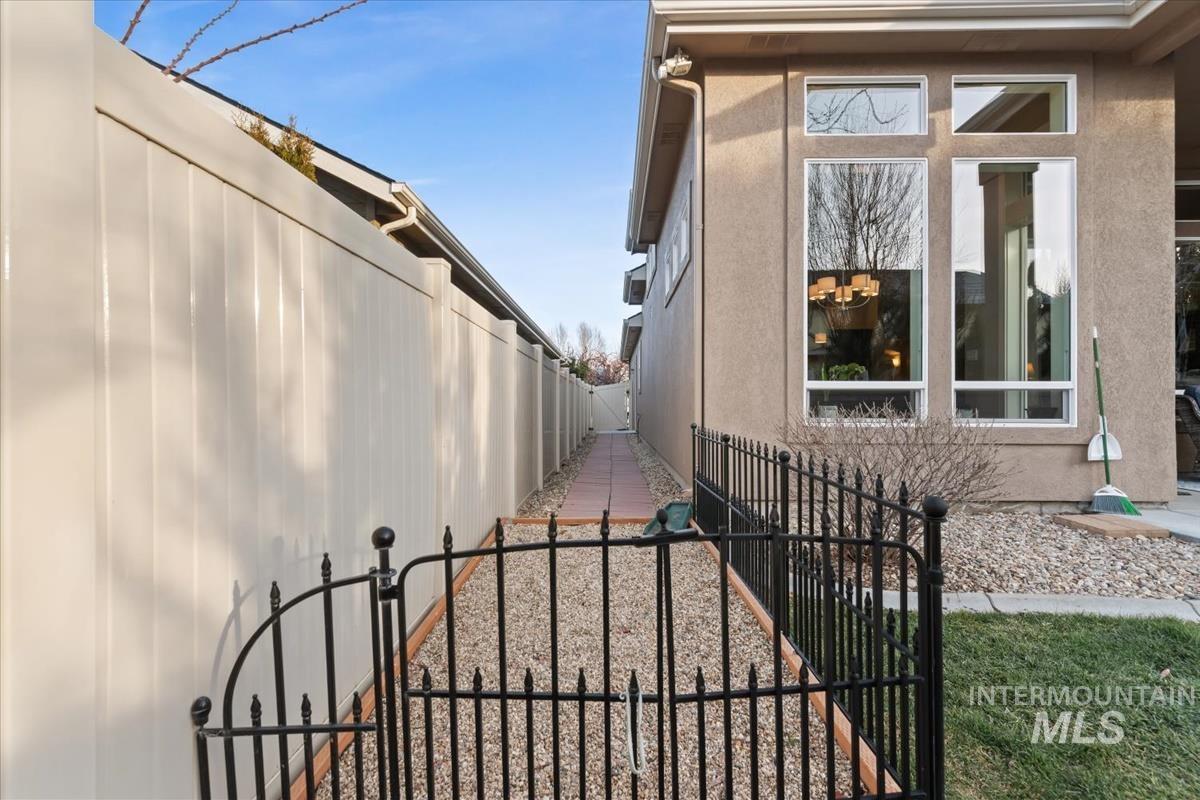 1447 W Arch Rock St, Meridian, Idaho 83646, 3 Bedrooms, 2 Bathrooms, Residential For Sale, Price $488,850,MLS 98973930