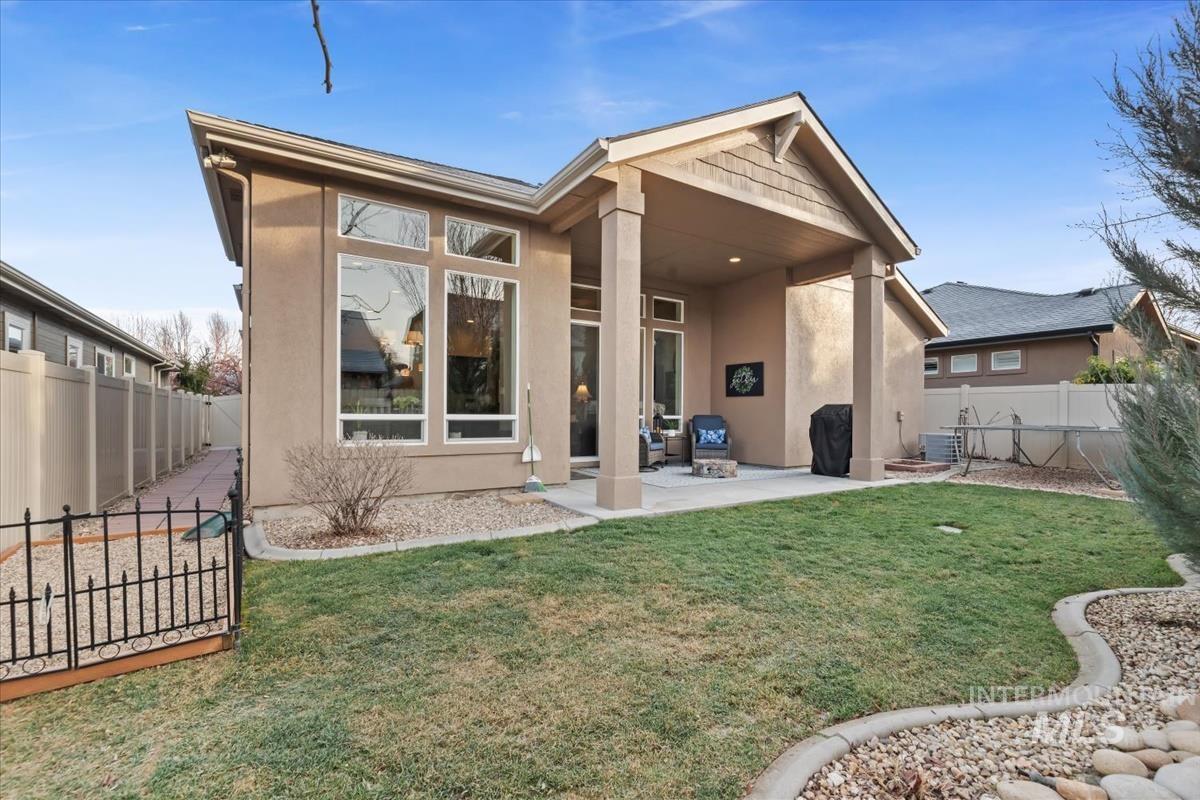 1447 W Arch Rock St, Meridian, Idaho 83646, 3 Bedrooms, 2 Bathrooms, Residential For Sale, Price $488,850,MLS 98973930