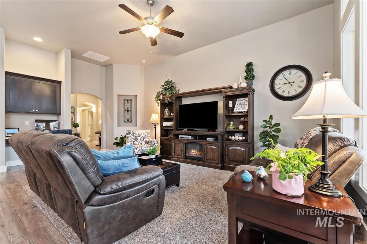 1447 W Arch Rock St, Meridian, Idaho 83646, 3 Bedrooms, 2 Bathrooms, Residential For Sale, Price $488,850,MLS 98973930