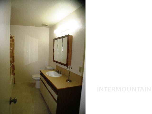 1484 E Carter Lane, Boise, Idaho 83706-5389, 2 Bedrooms, 1.5 Bathrooms, Residential For Sale, Price $319,900,MLS 98973934