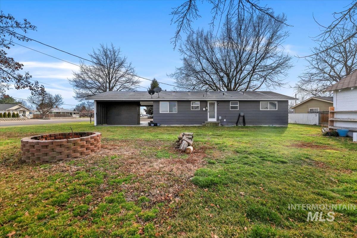 815 Ayers Ave, Fruitland, Idaho 83619, 3 Bedrooms, 1 Bathroom, Residential For Sale, Price $299,900,MLS 98973938